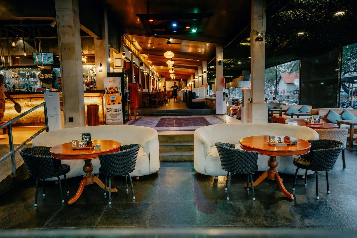 Restaurant/places to eat in Grand Istana Rama Hotel