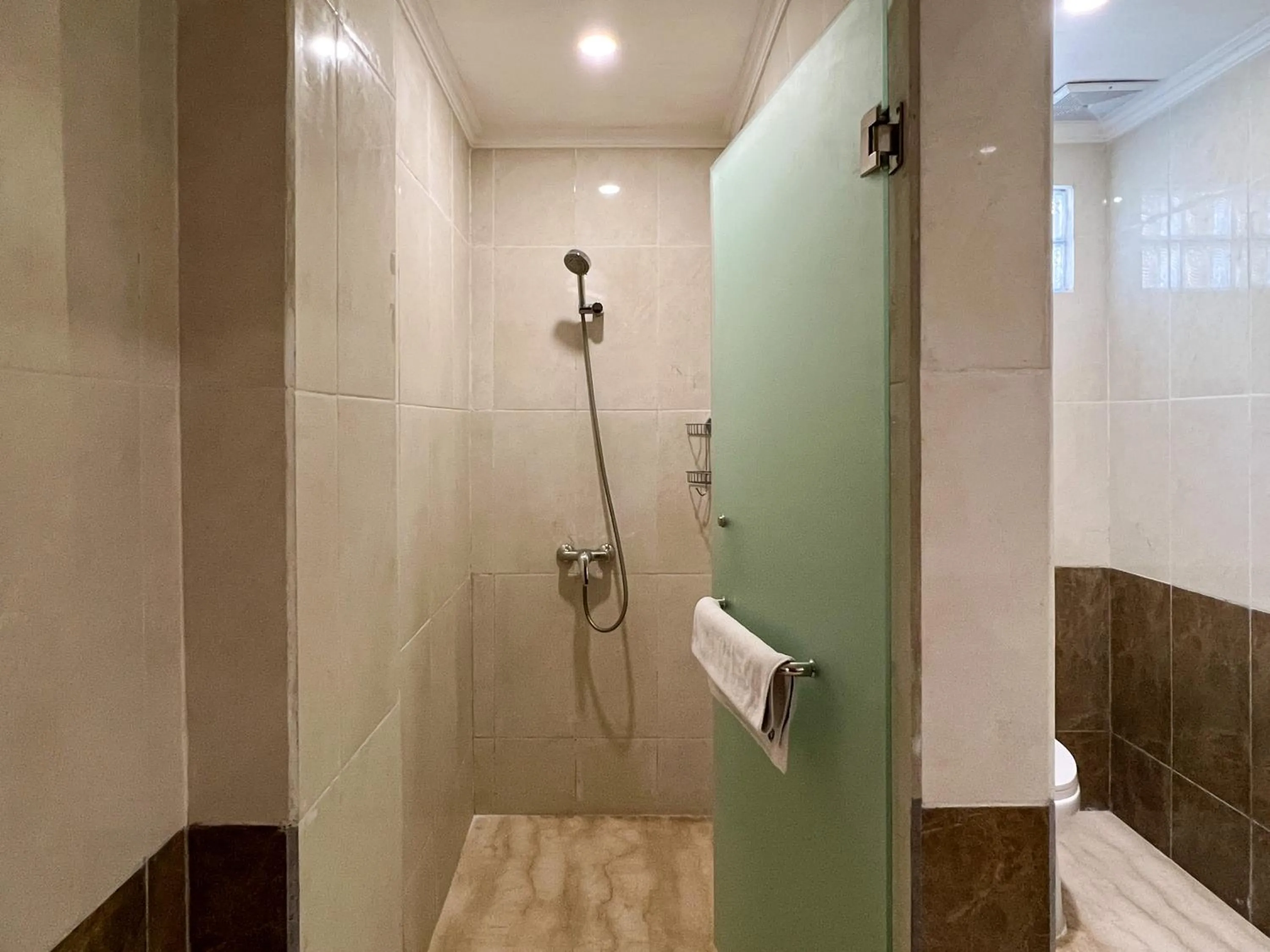 Shower in Grand Istana Rama Hotel