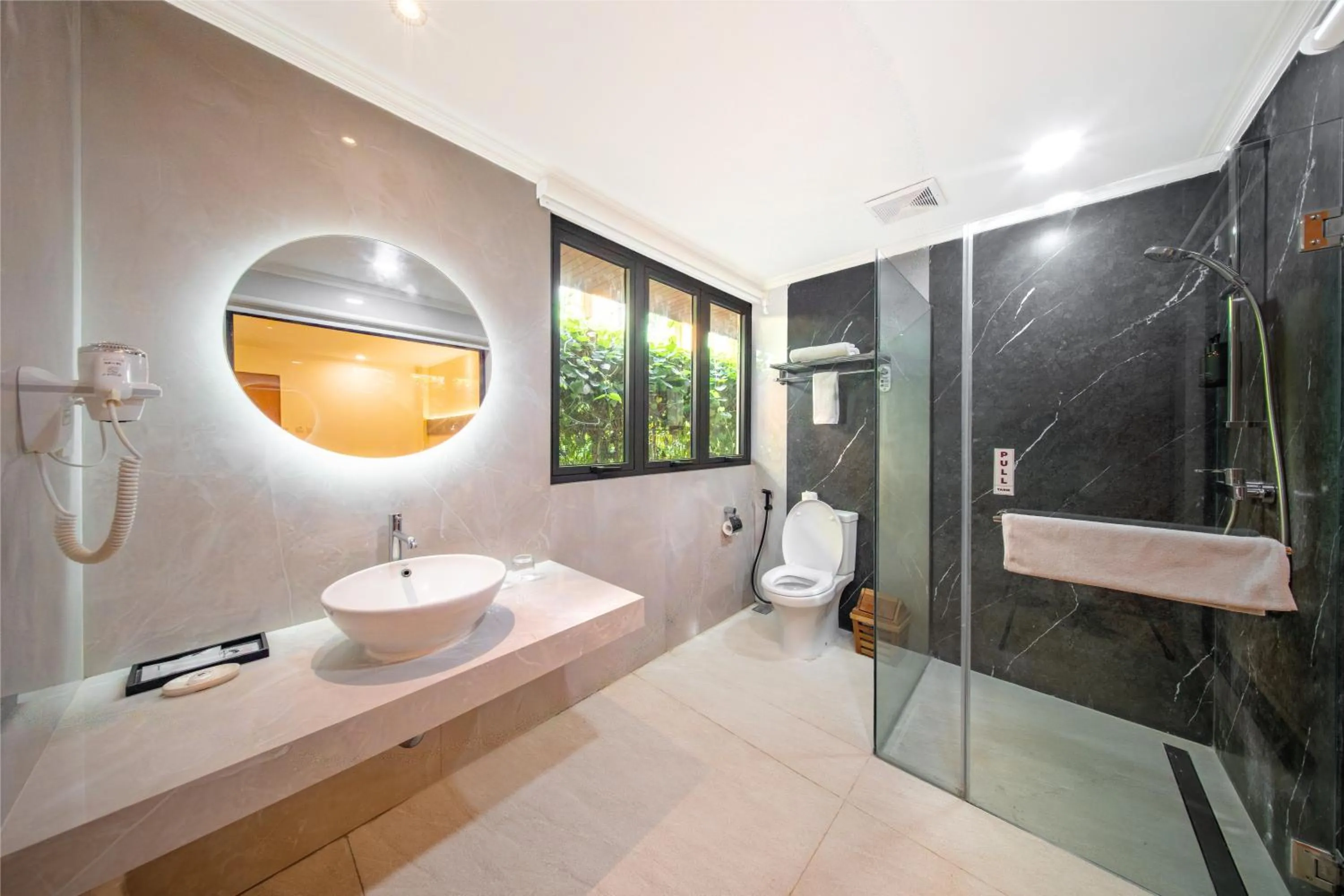 Bathroom in Grand Istana Rama Hotel