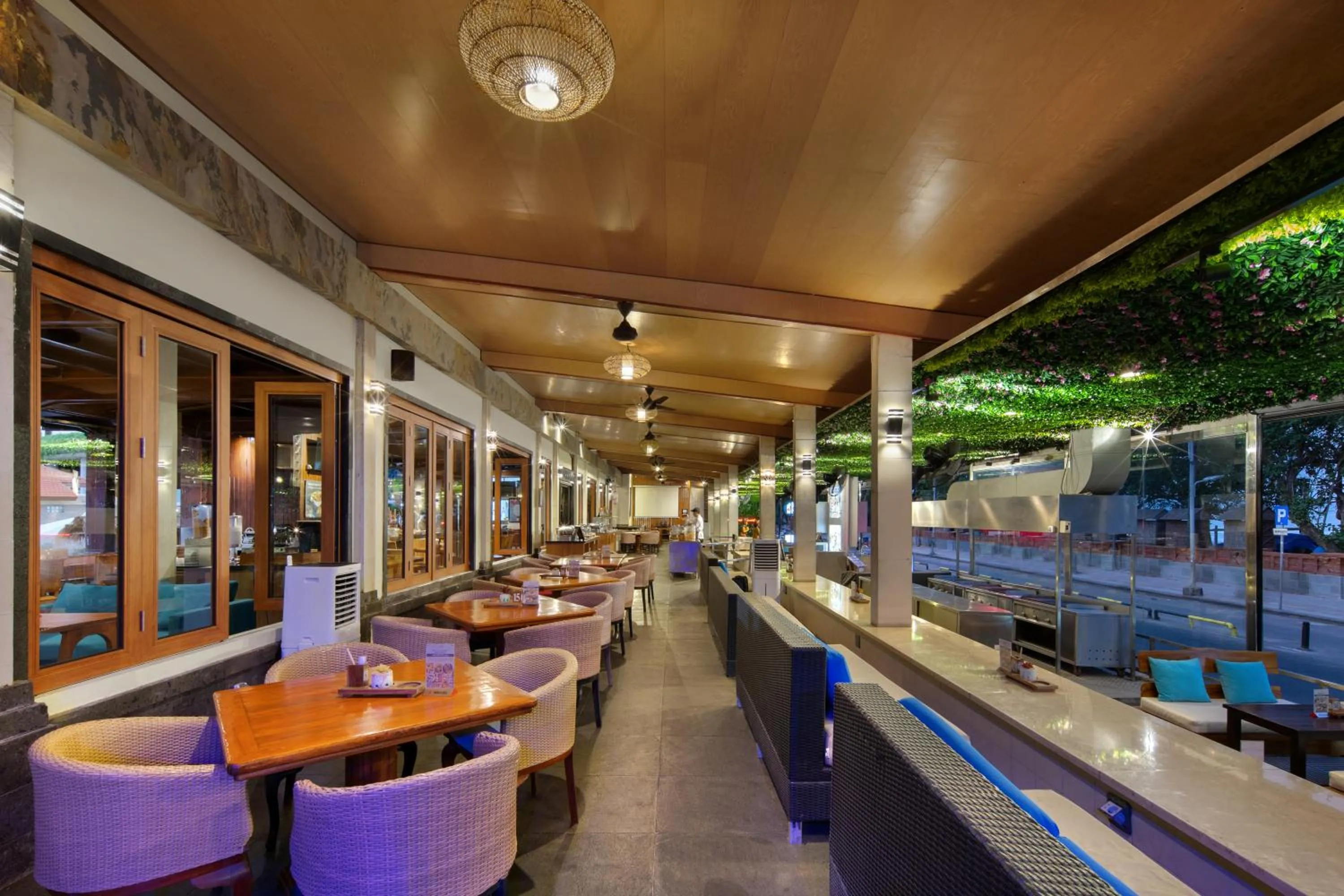 Restaurant/places to eat in Grand Istana Rama Hotel