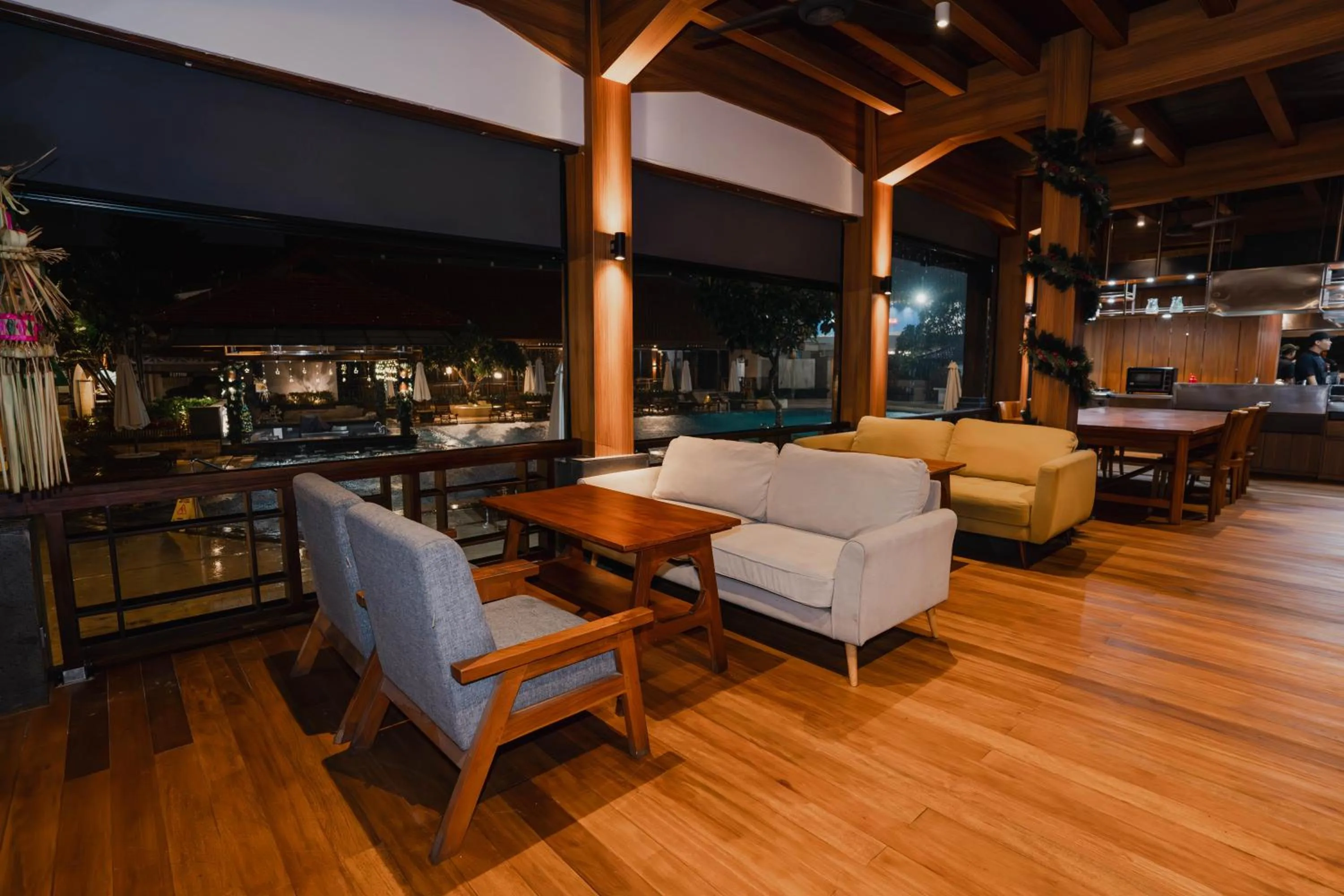 Restaurant/places to eat in Grand Istana Rama Hotel