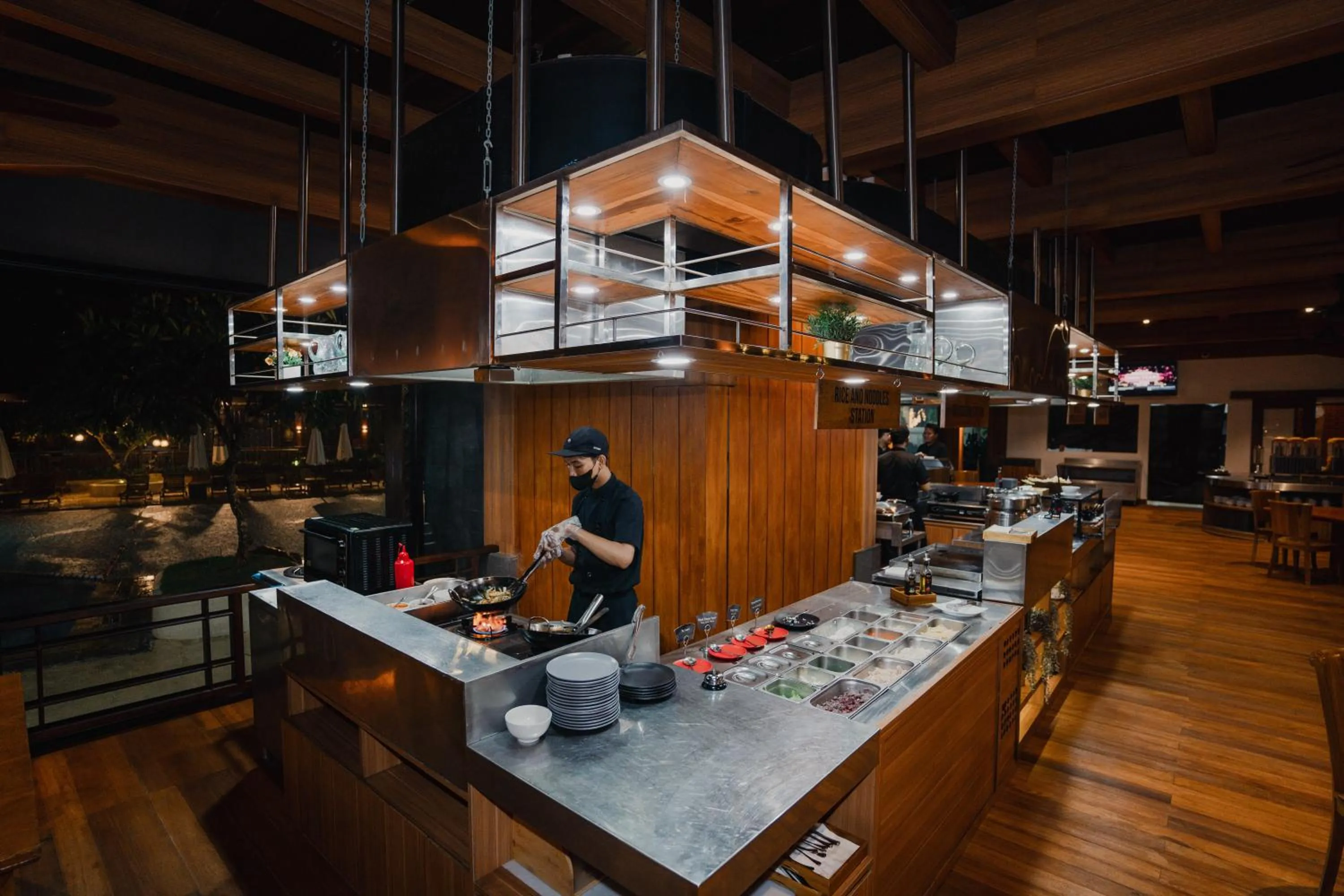 Restaurant/places to eat in Grand Istana Rama Hotel