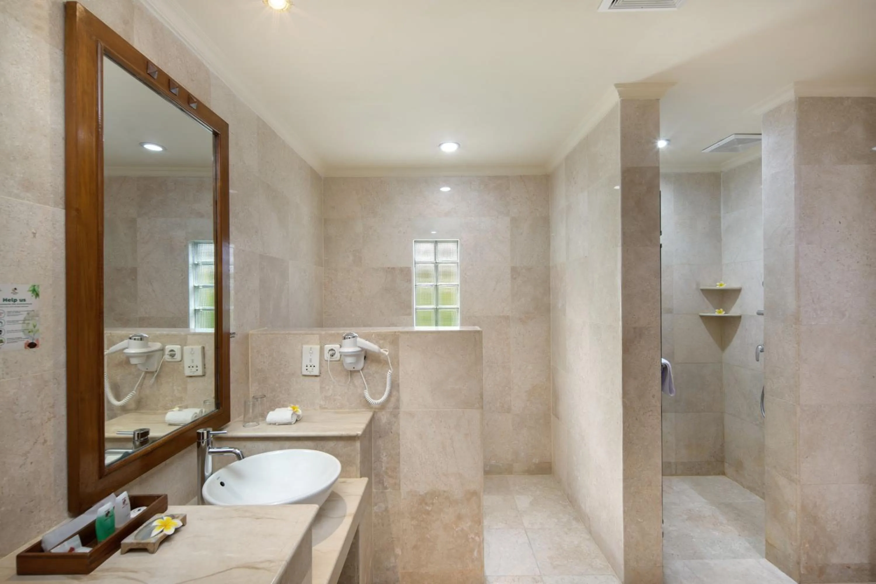 Bathroom in Grand Istana Rama Hotel