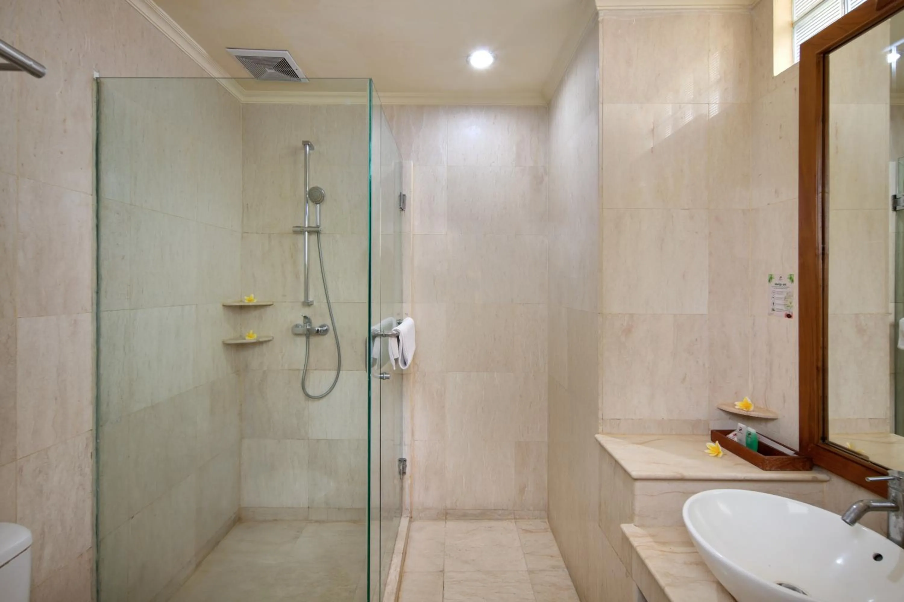 Bathroom in Grand Istana Rama Hotel