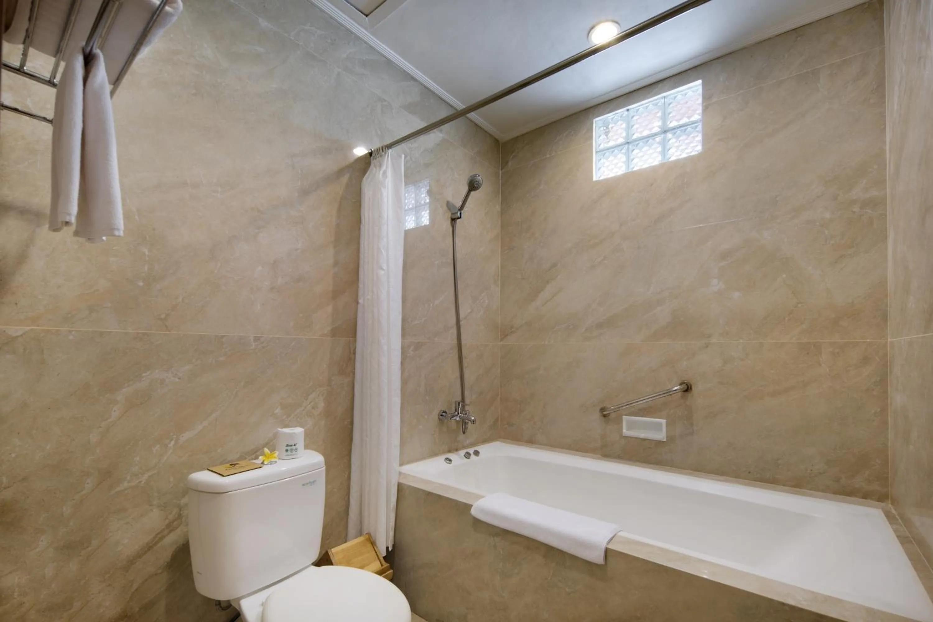 Bath in Grand Istana Rama Hotel