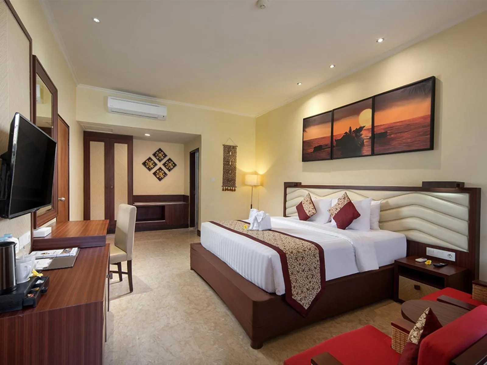Bedroom, Bed in Grand Istana Rama Hotel
