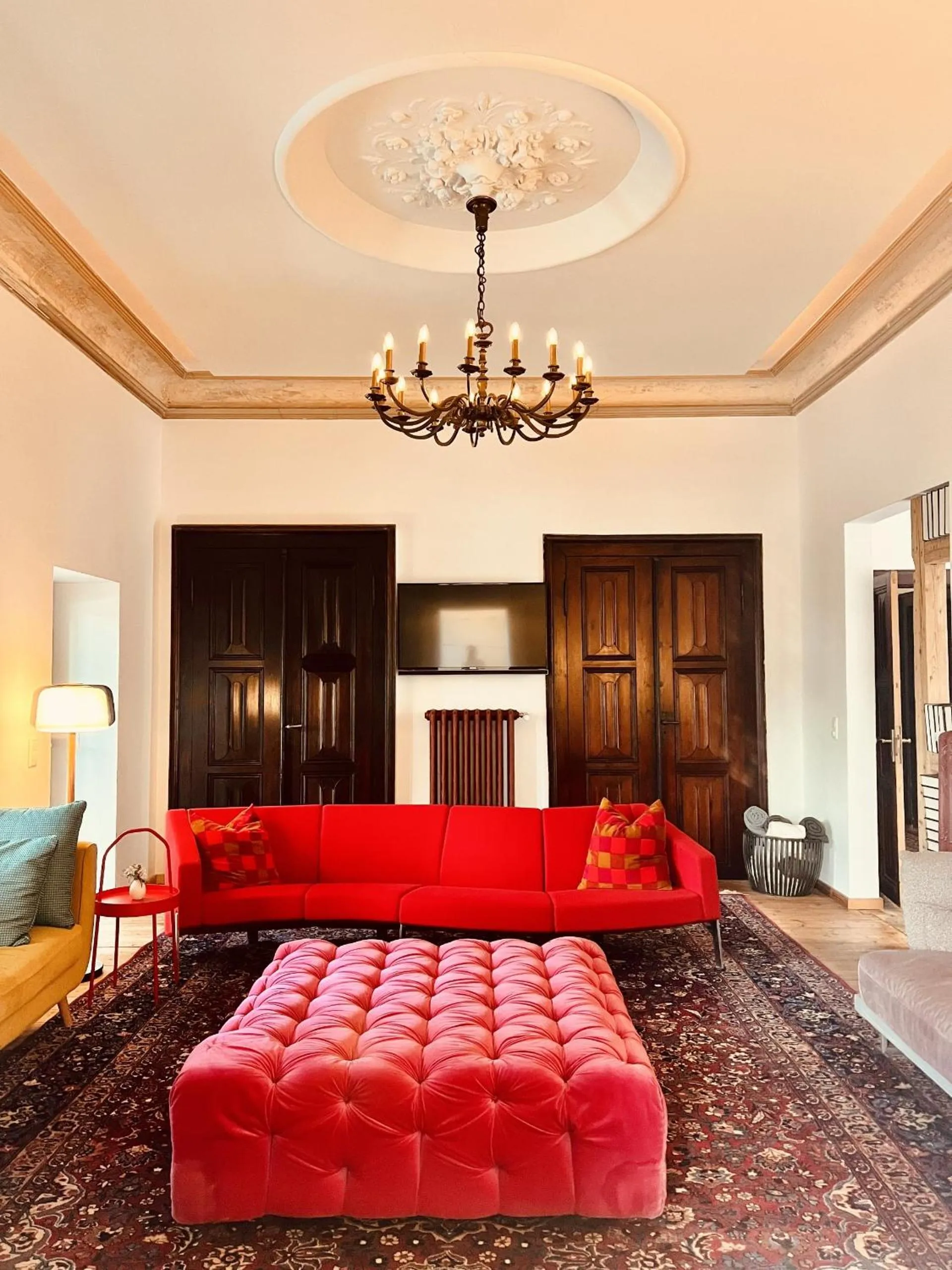 Communal lounge/ TV room, Bed in Hotel Villa Vie Cochem