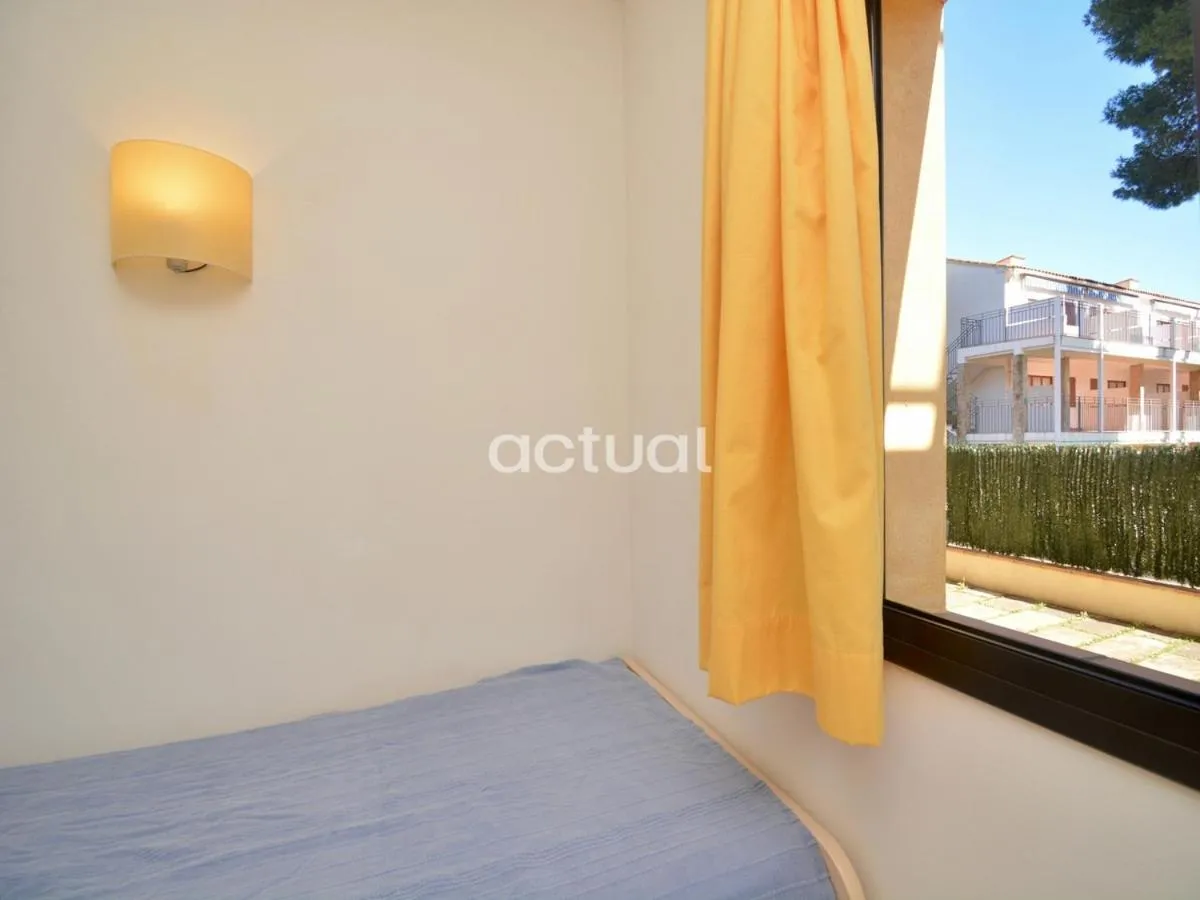 Bed in Xaloc Esc.B Bajos A