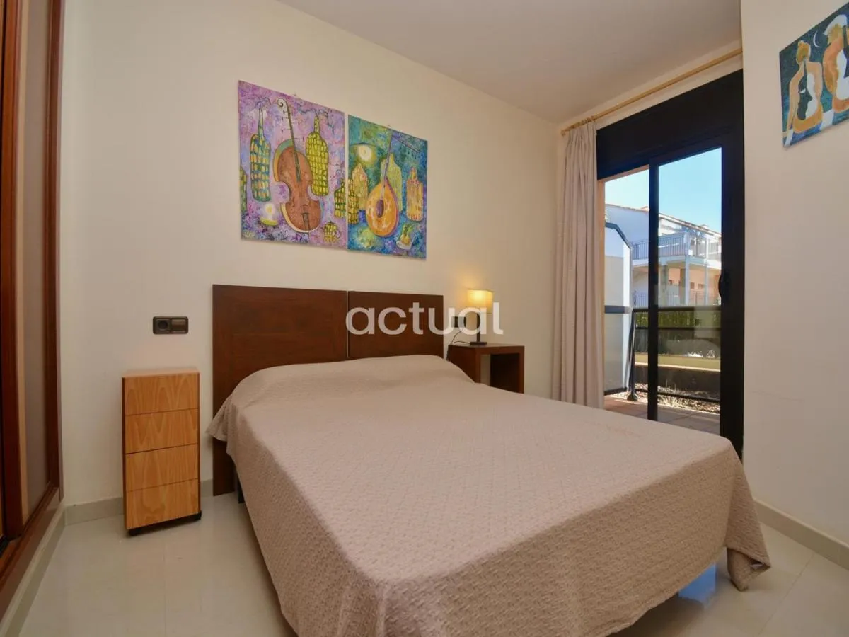 Bed in Xaloc Esc.B Bajos A