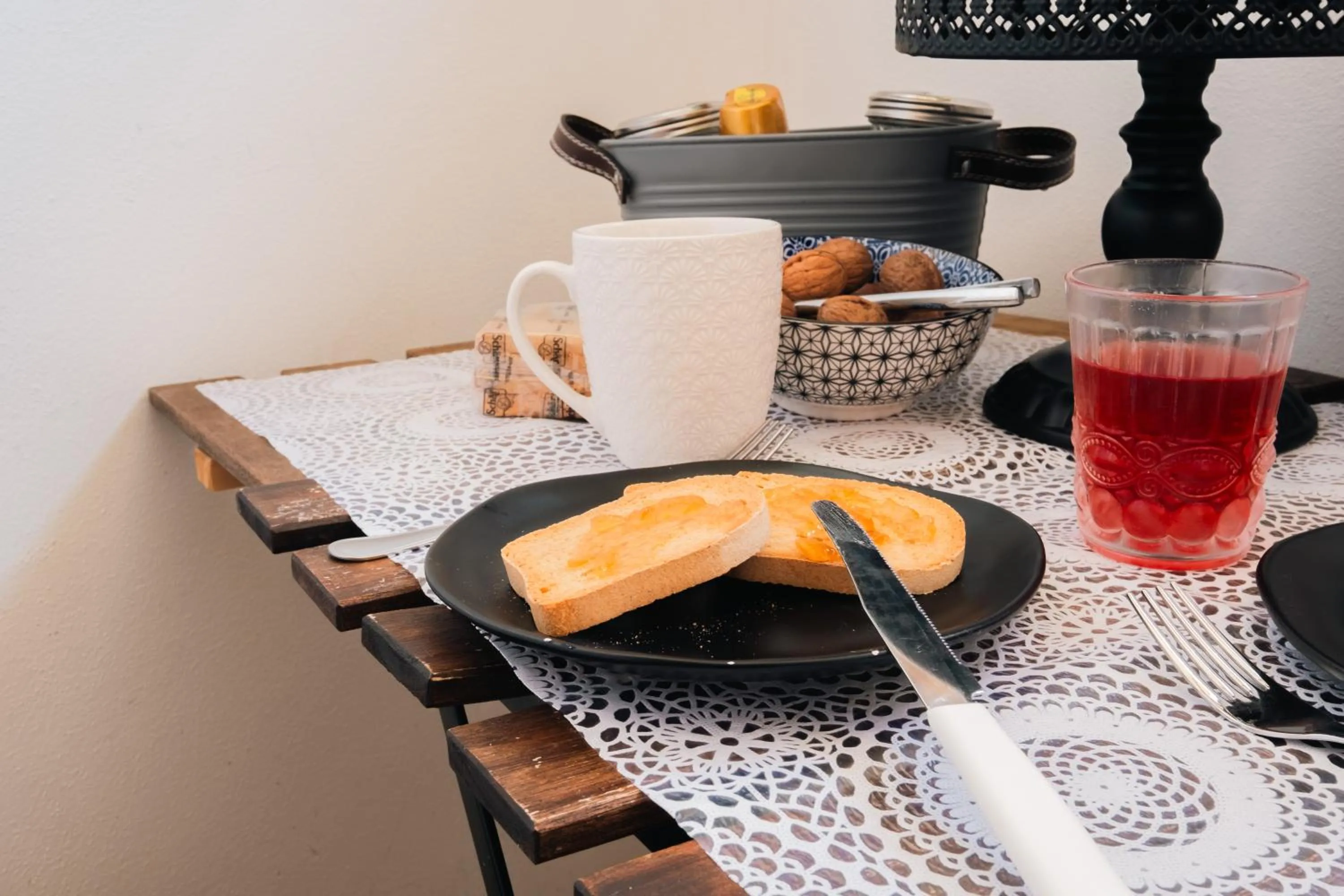 People in Palazzetto del Pittore in San Quirico d'Orcia