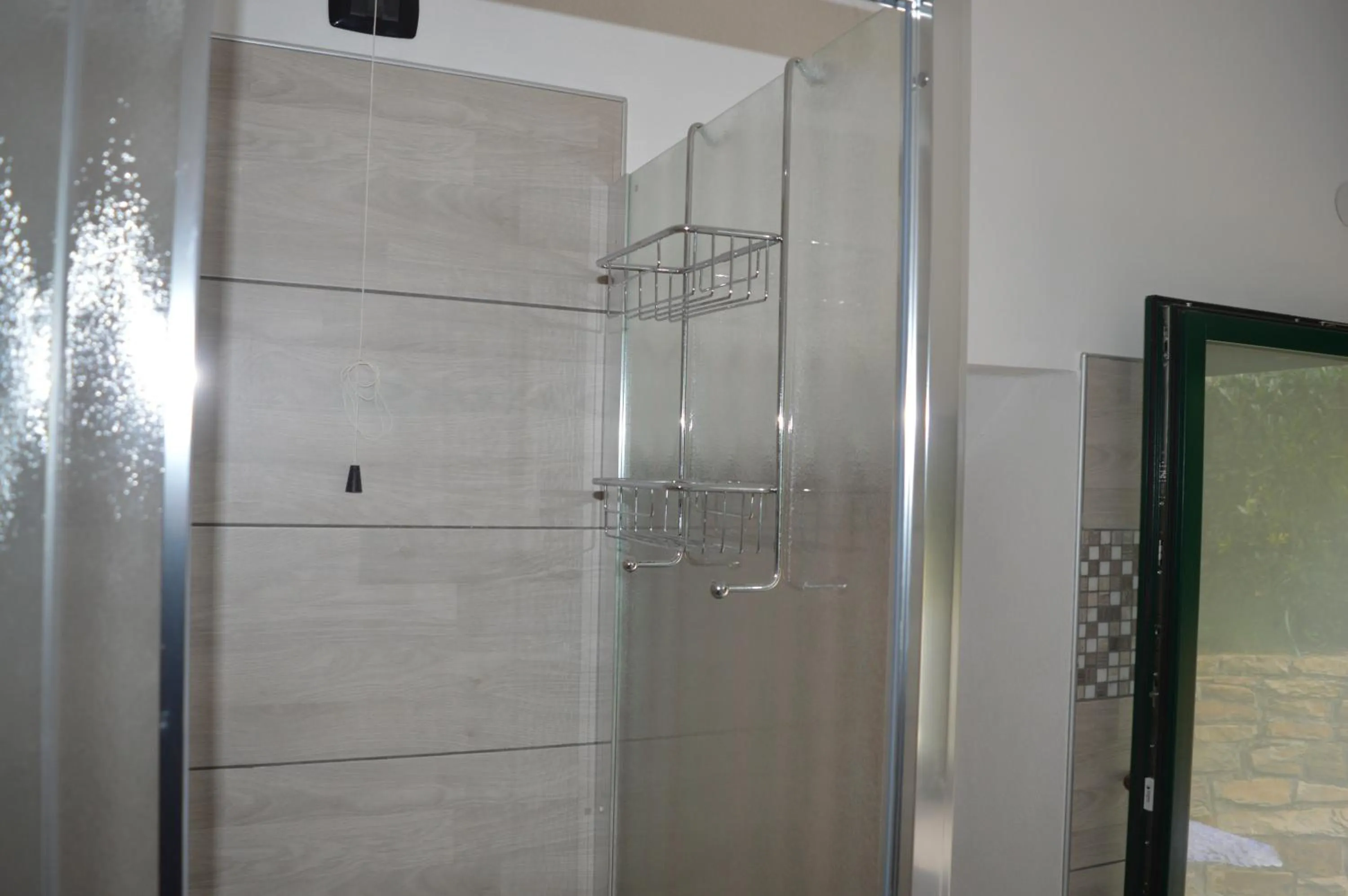 Shower in L'uovo e la faina