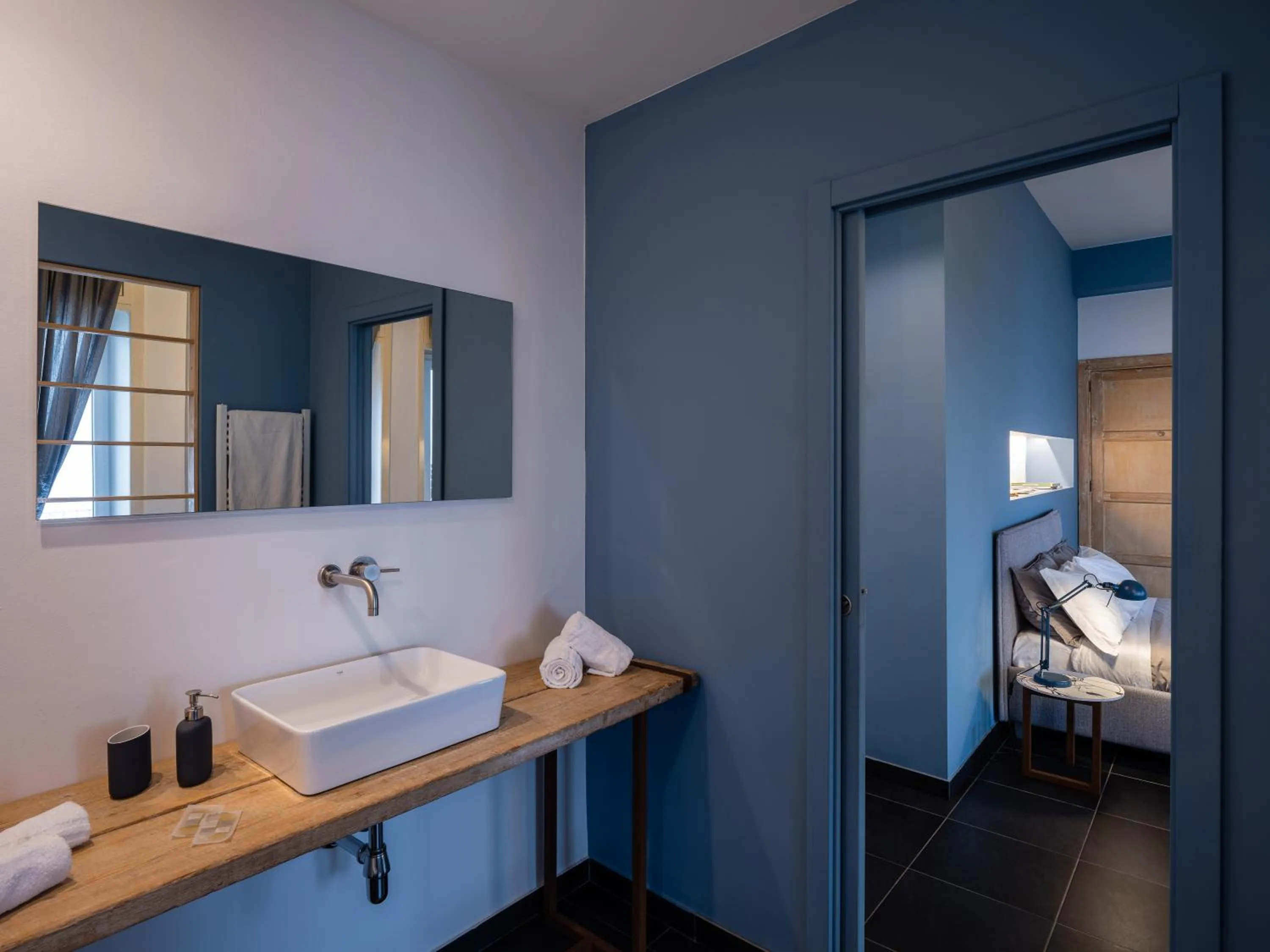 Shower, Bed in WelcHome - guest accomodation