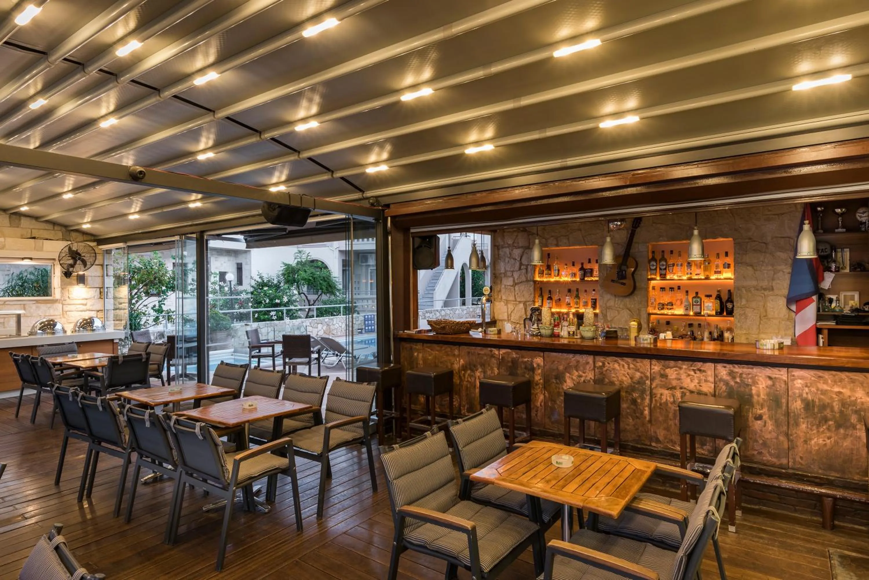 Restaurant/places to eat in Elotis Suites