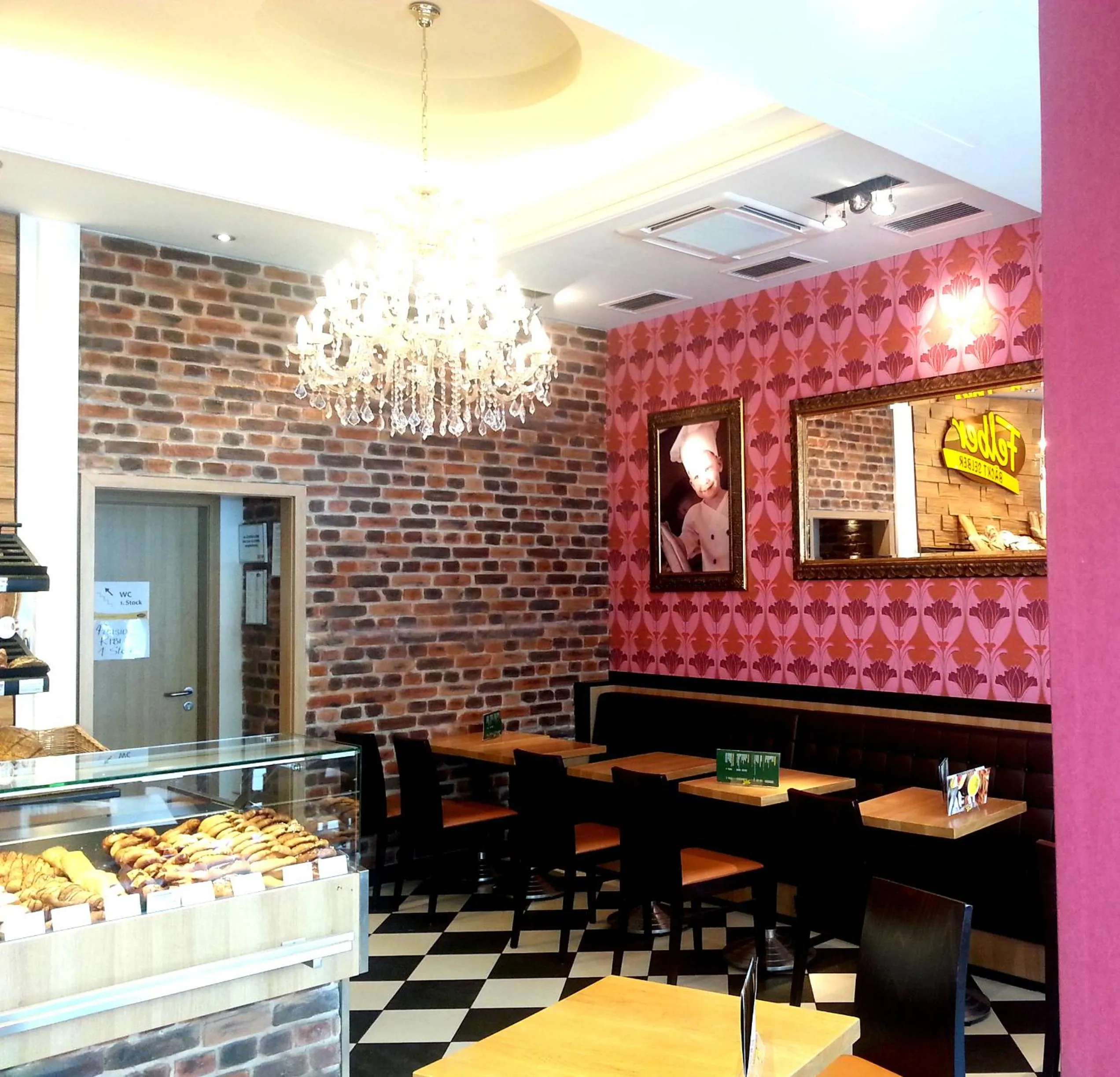 Restaurant/places to eat in KIBI Rooms self check-in