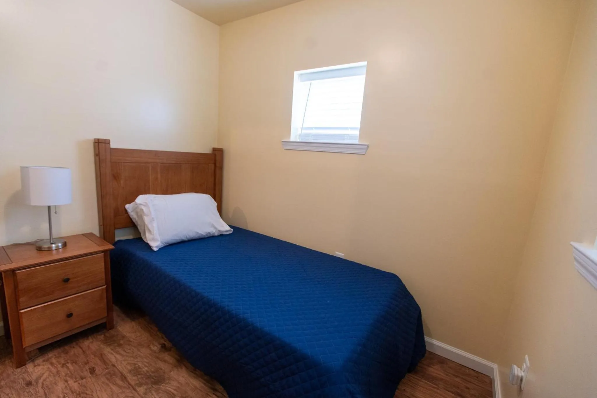 Bed in Howard's Creek Inn