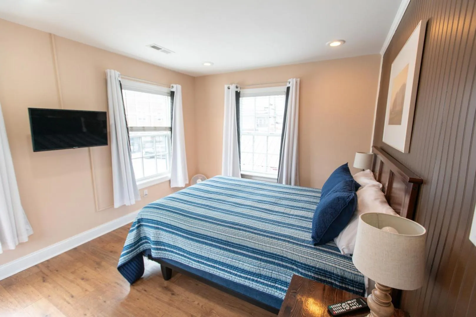Bedroom, Bed in Howard's Creek Inn