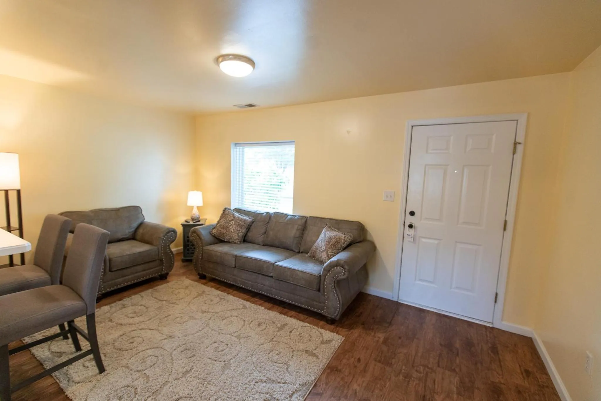 Living room in Howard's Creek Inn