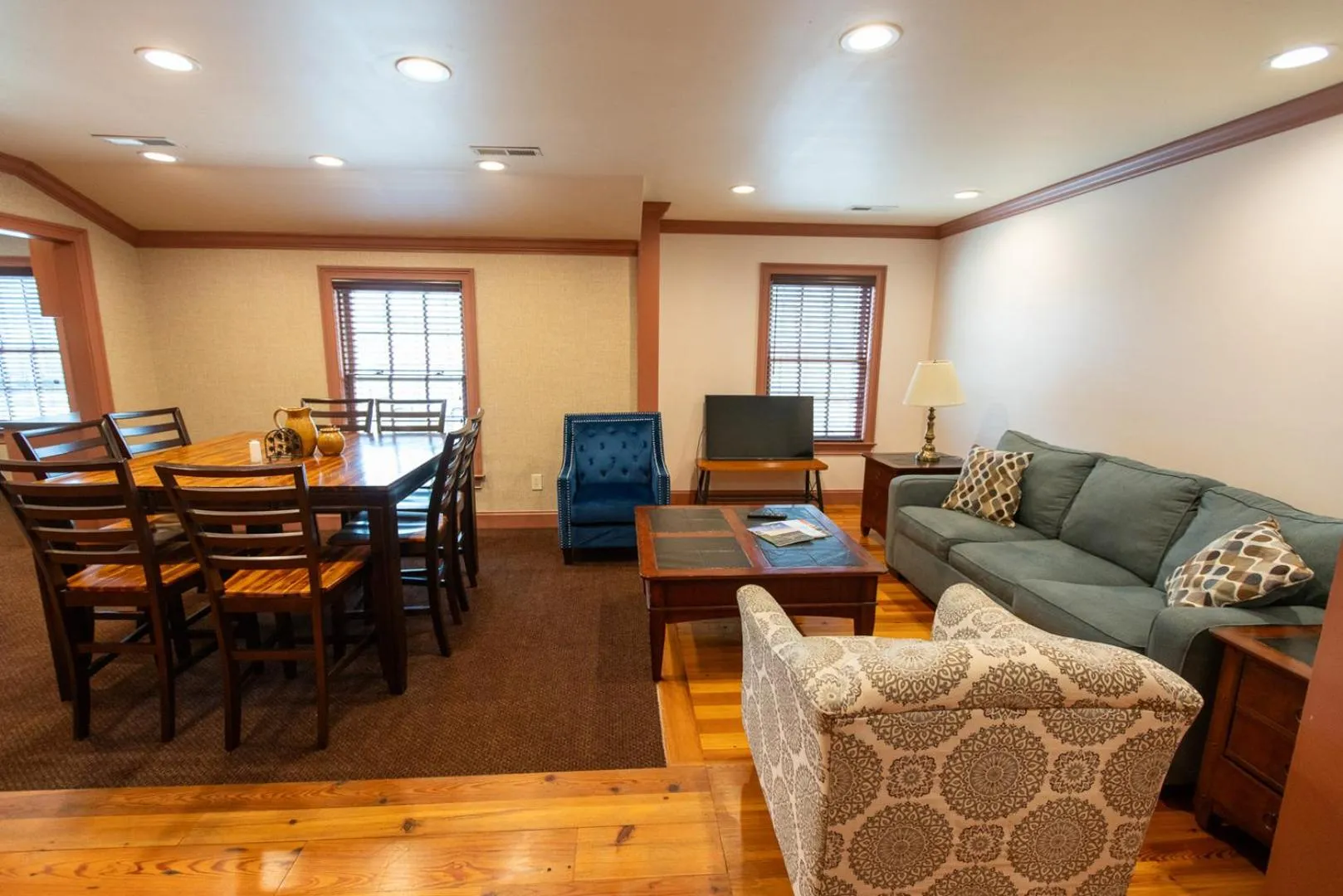 Living room in Howard's Creek Inn
