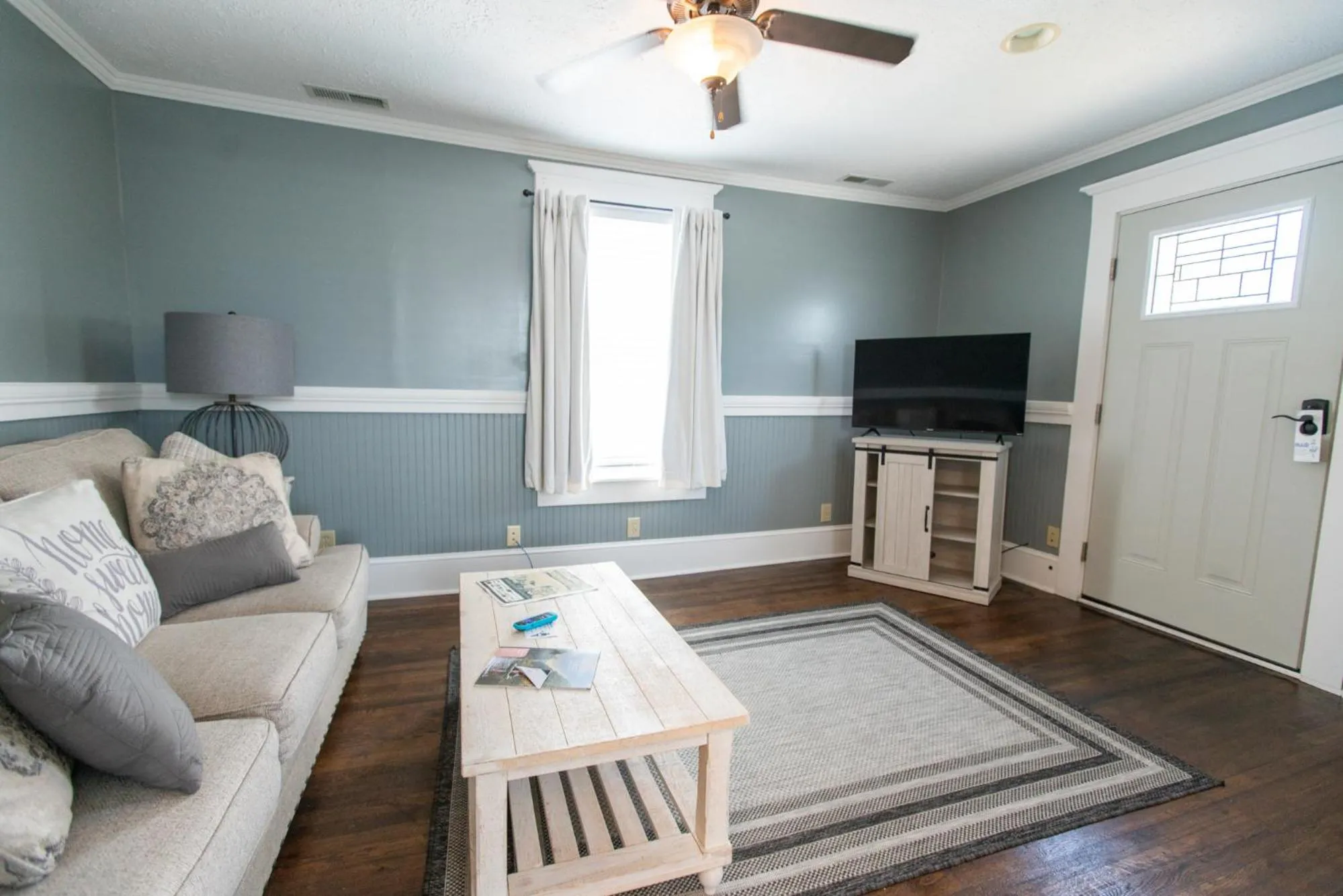 TV and multimedia in Howard's Creek Inn