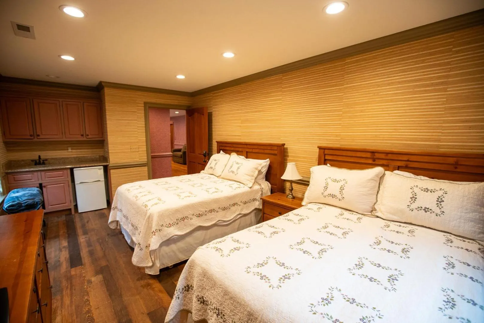 Bedroom, Bed in Howard's Creek Inn