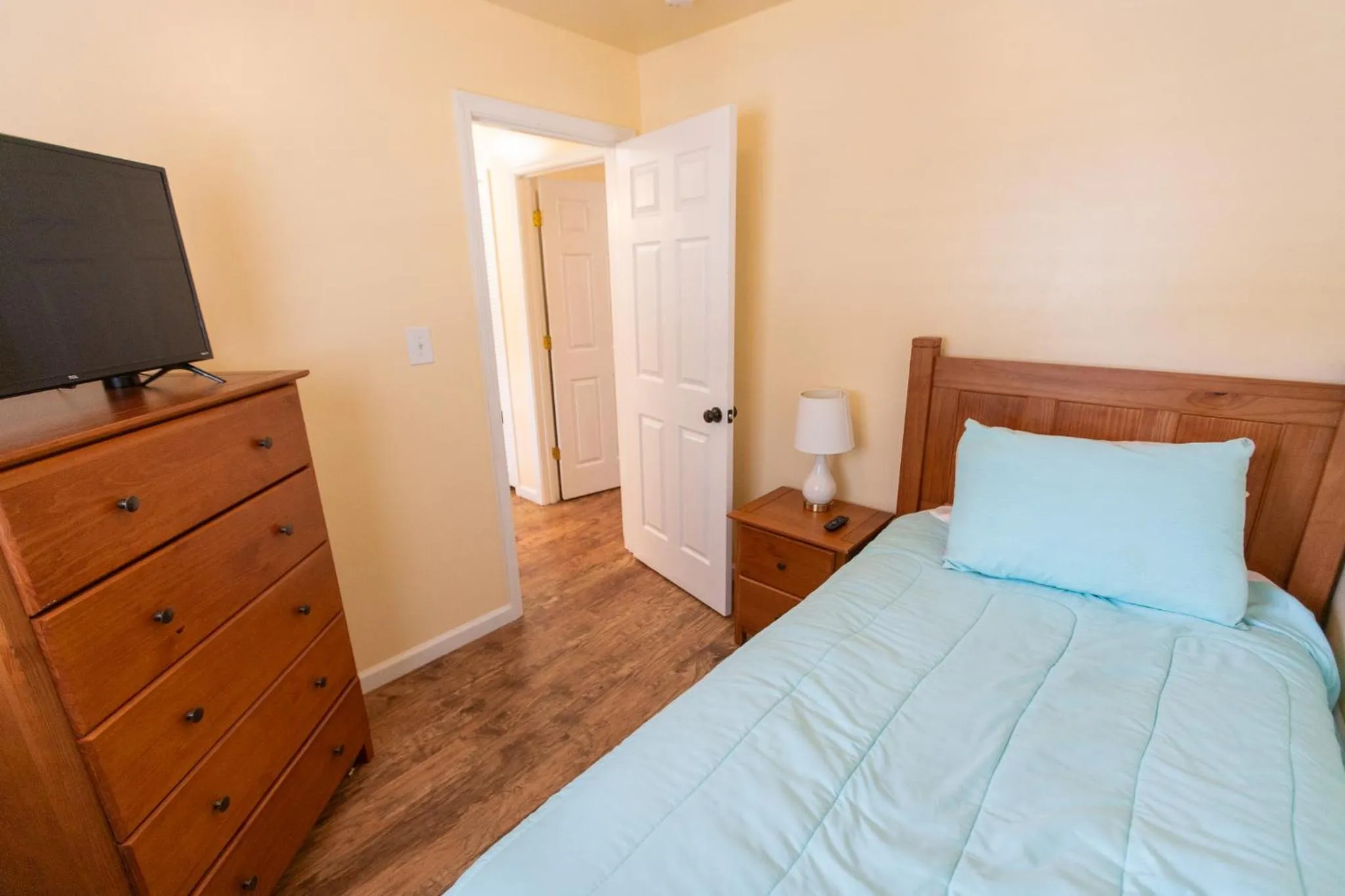 Bed in Howard's Creek Inn