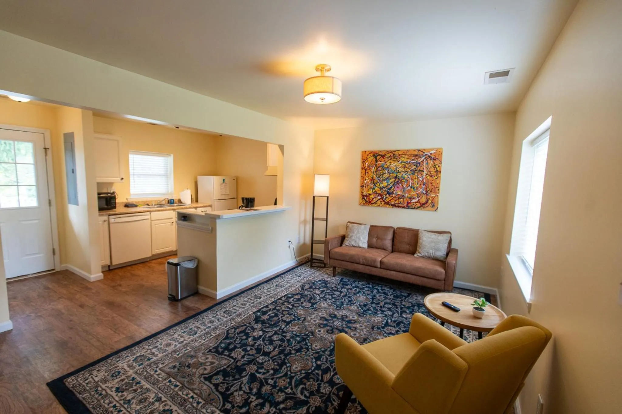 Kitchen or kitchenette in Howard's Creek Inn