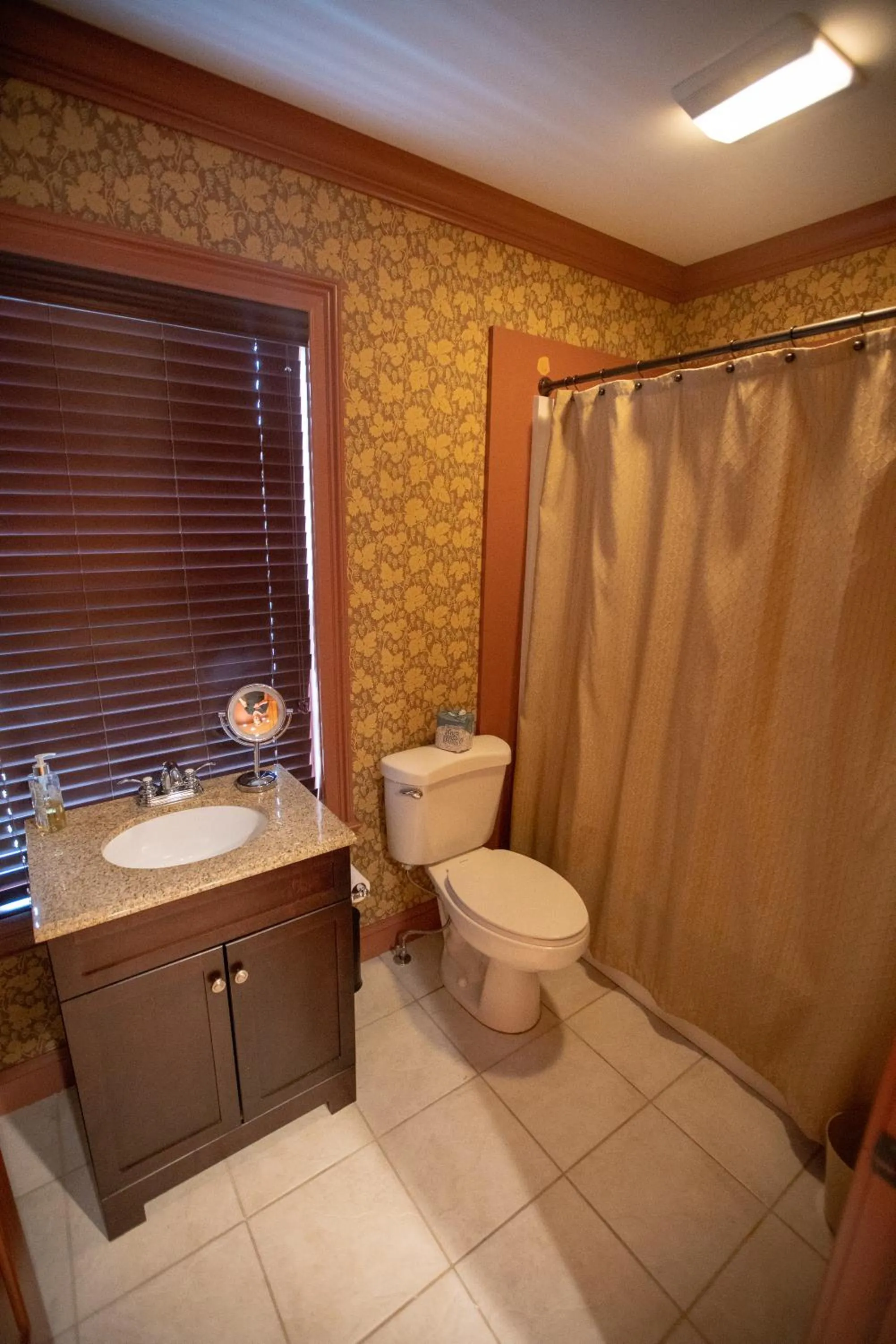 Shower in Howard's Creek Inn