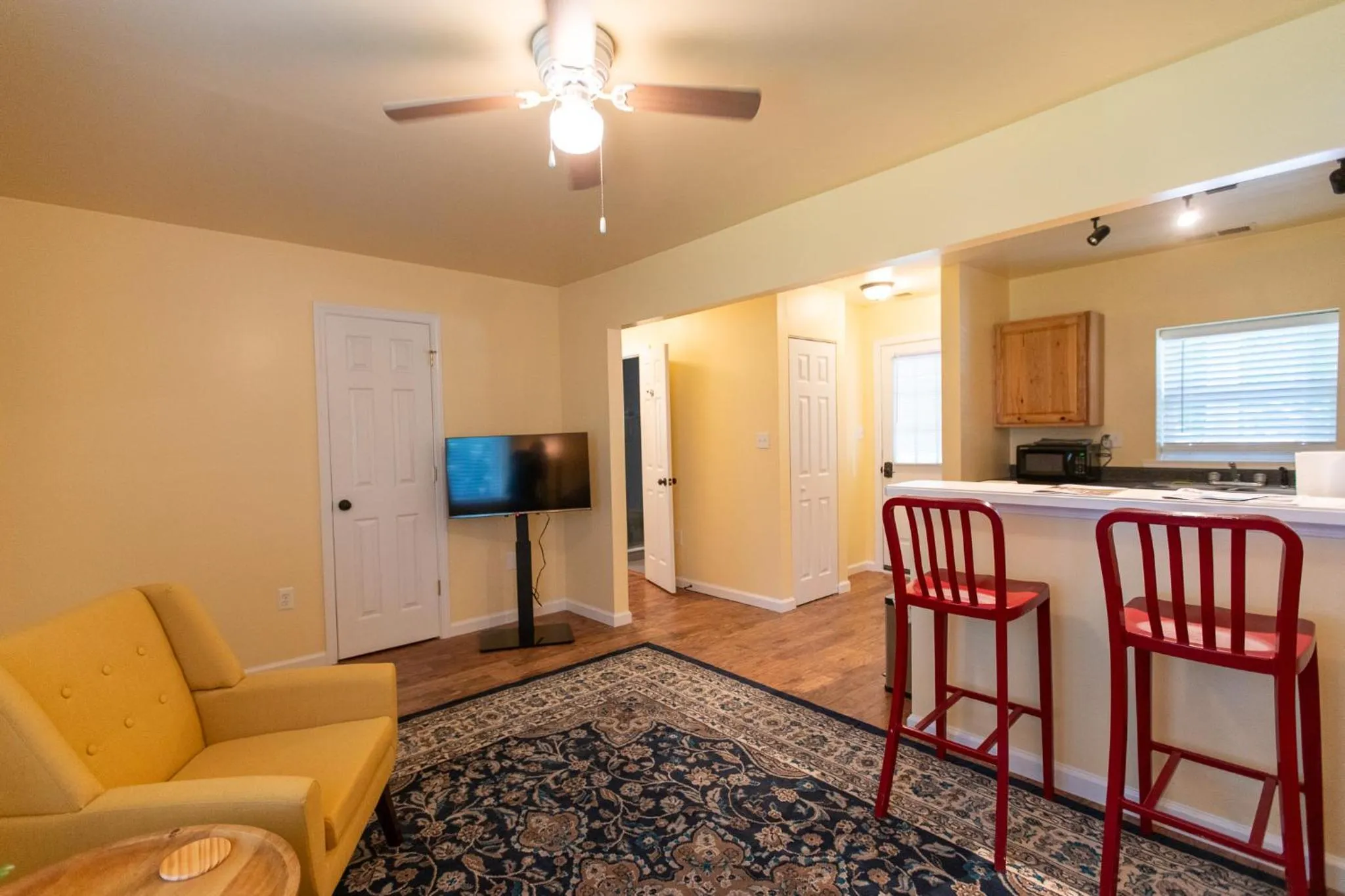 TV and multimedia in Howard's Creek Inn