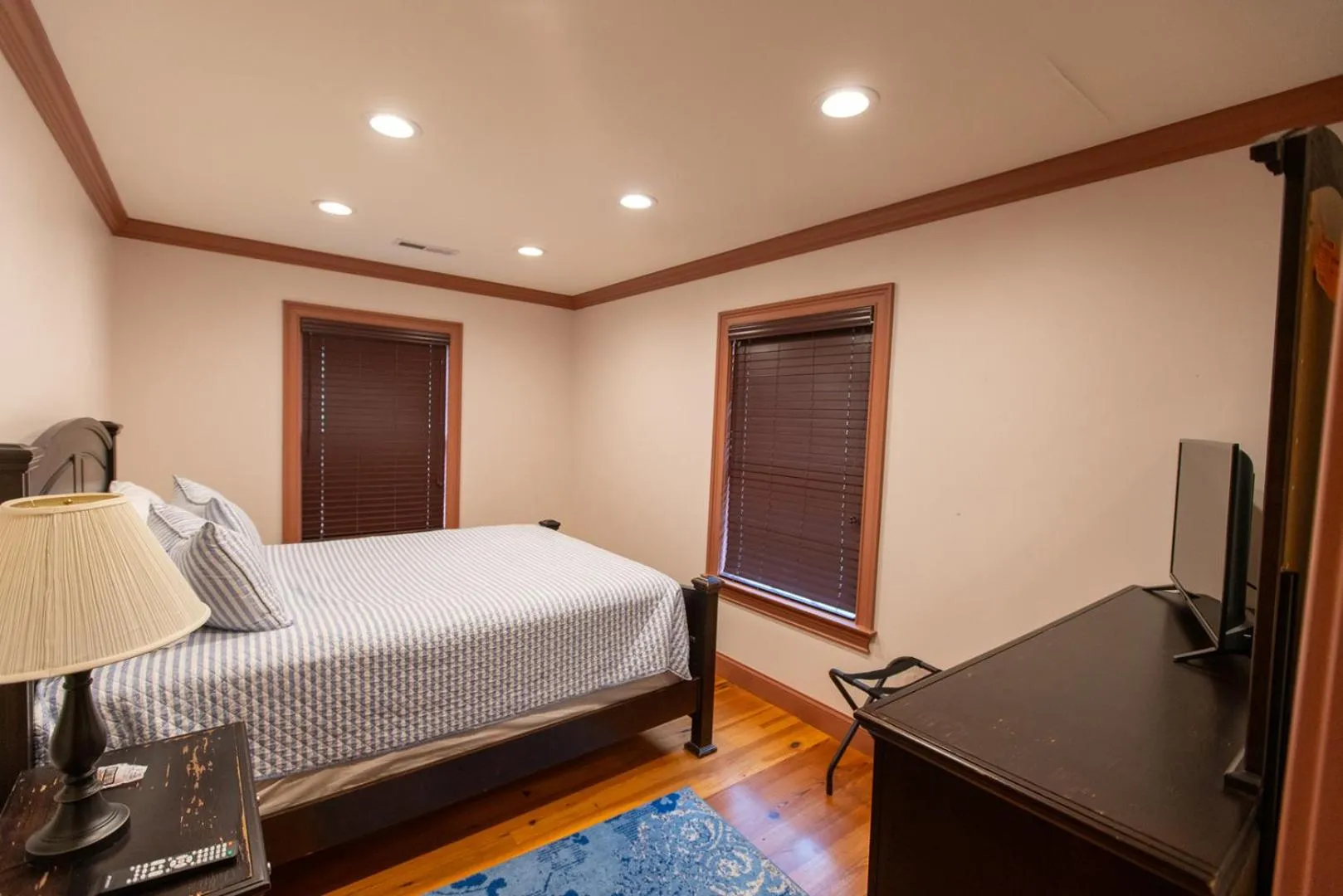 Bed in Howard's Creek Inn