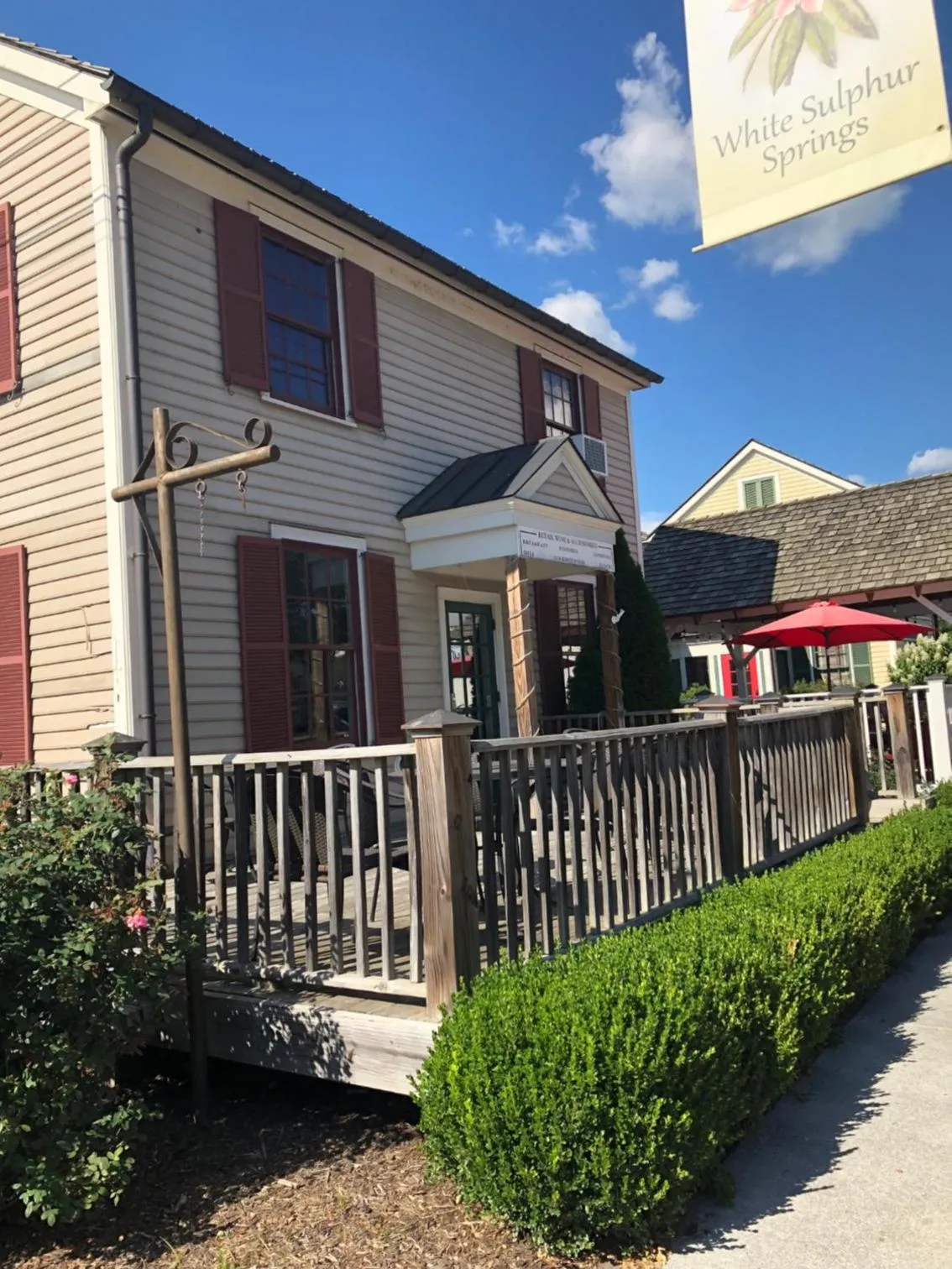 Property building in Howard's Creek Inn