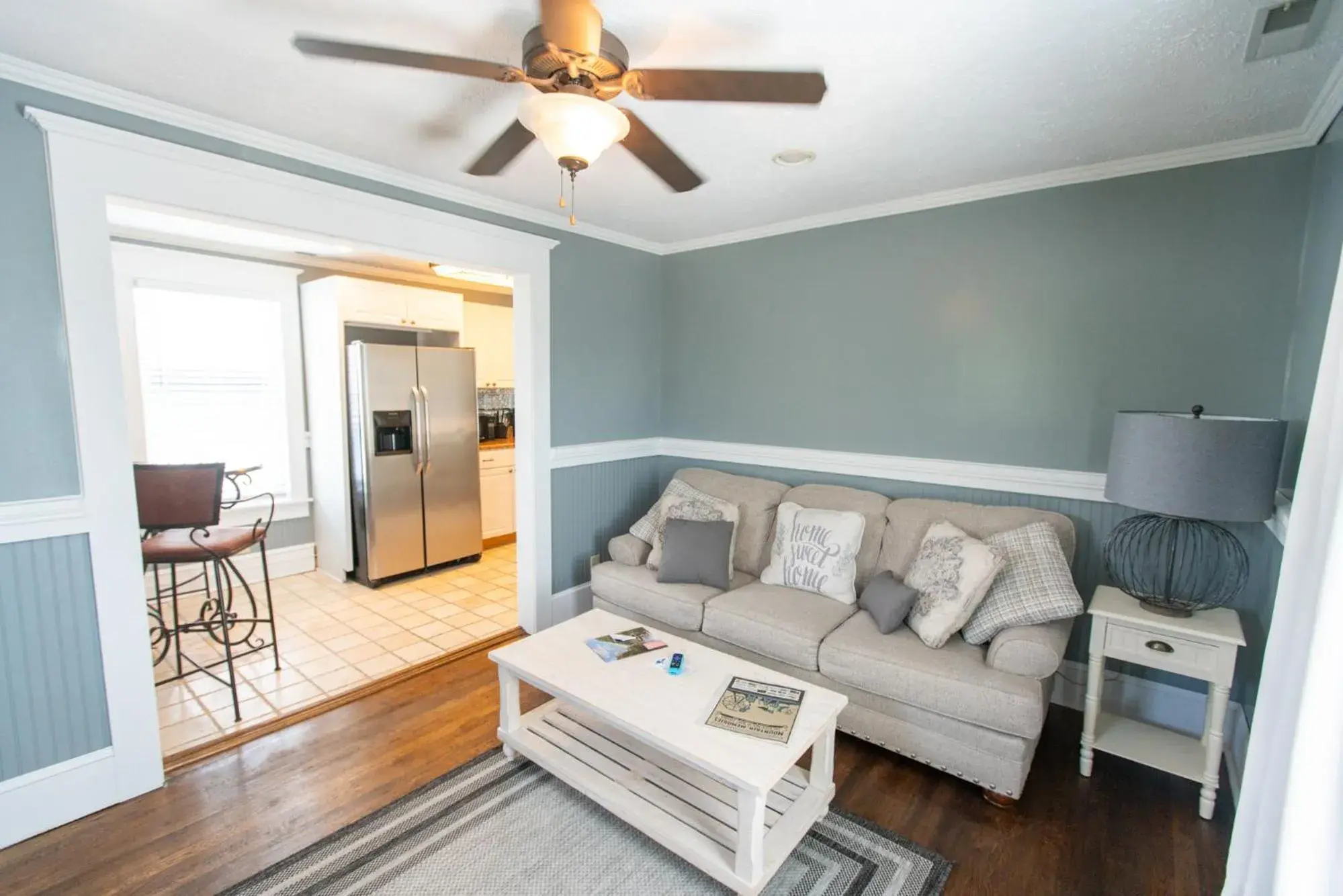 Living room in Howard's Creek Inn Living room in Howard's Creek Inn