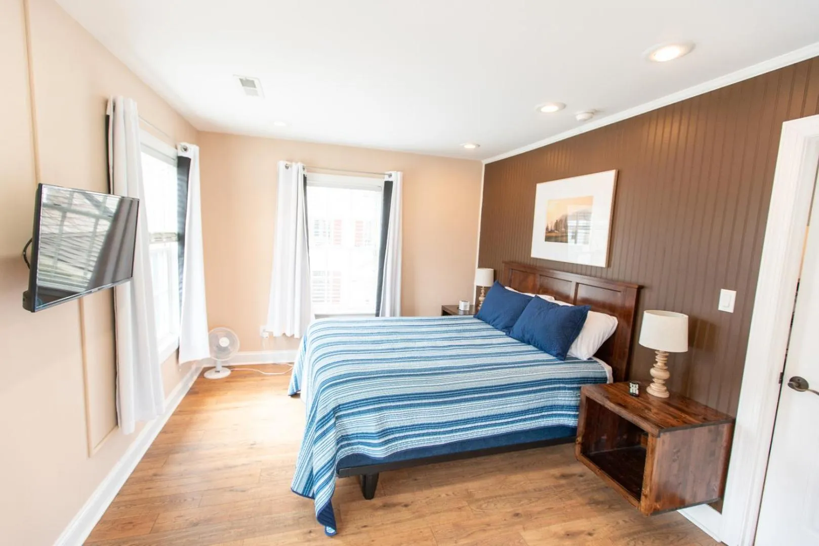 Bedroom, Bed in Howard's Creek Inn