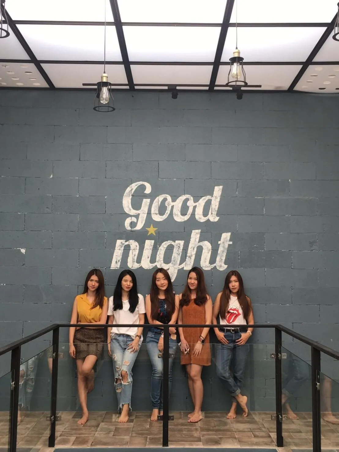 Goodnight Poshtel + Free Netflix