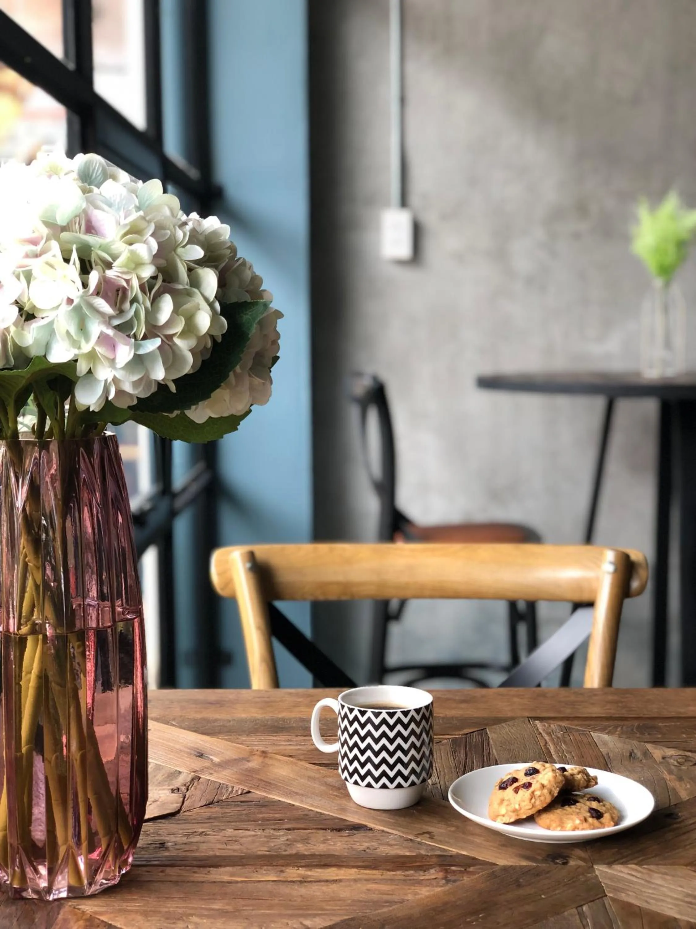 Goodnight Poshtel + Free Netflix