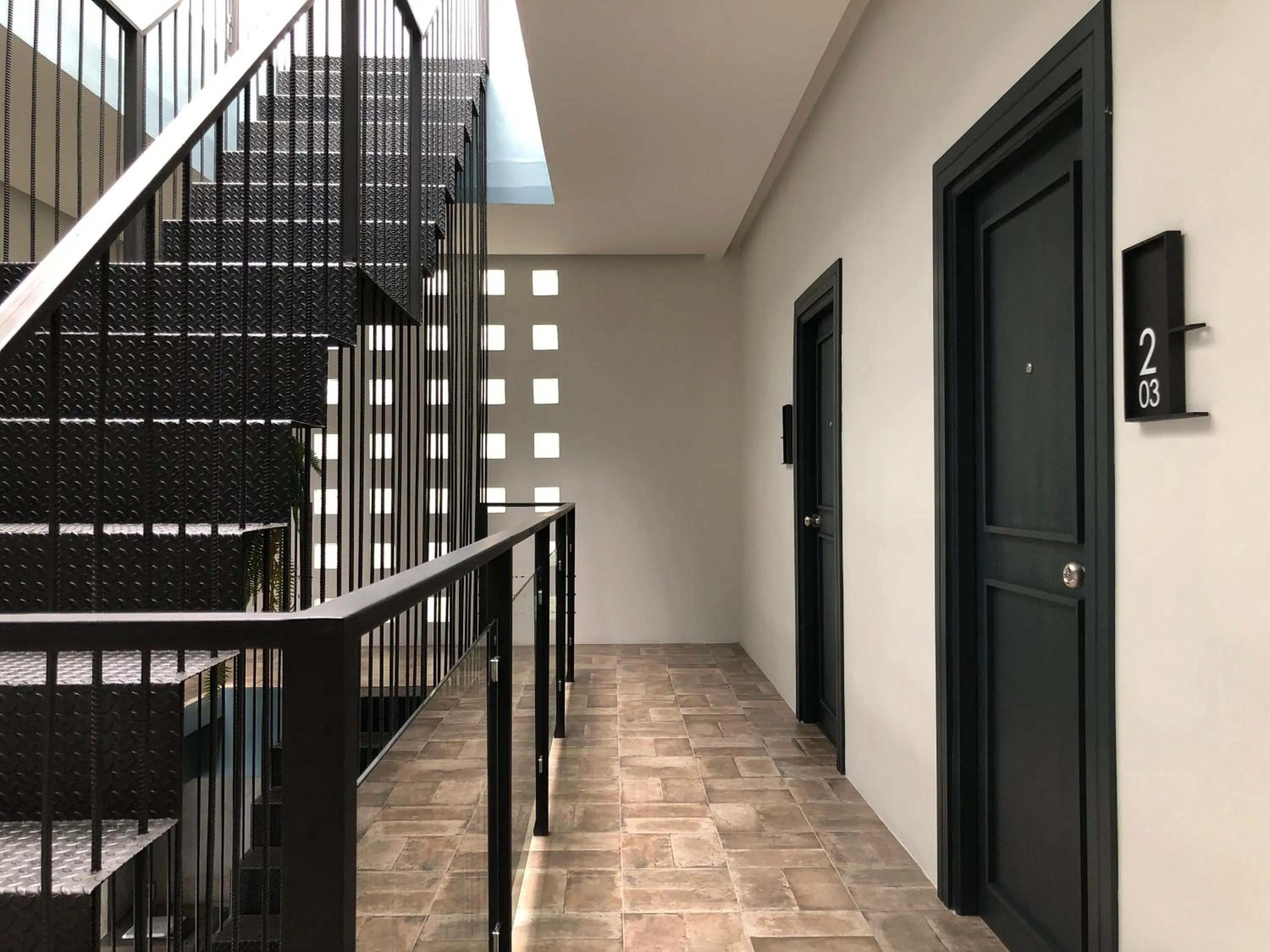 Goodnight Poshtel + Free Netflix