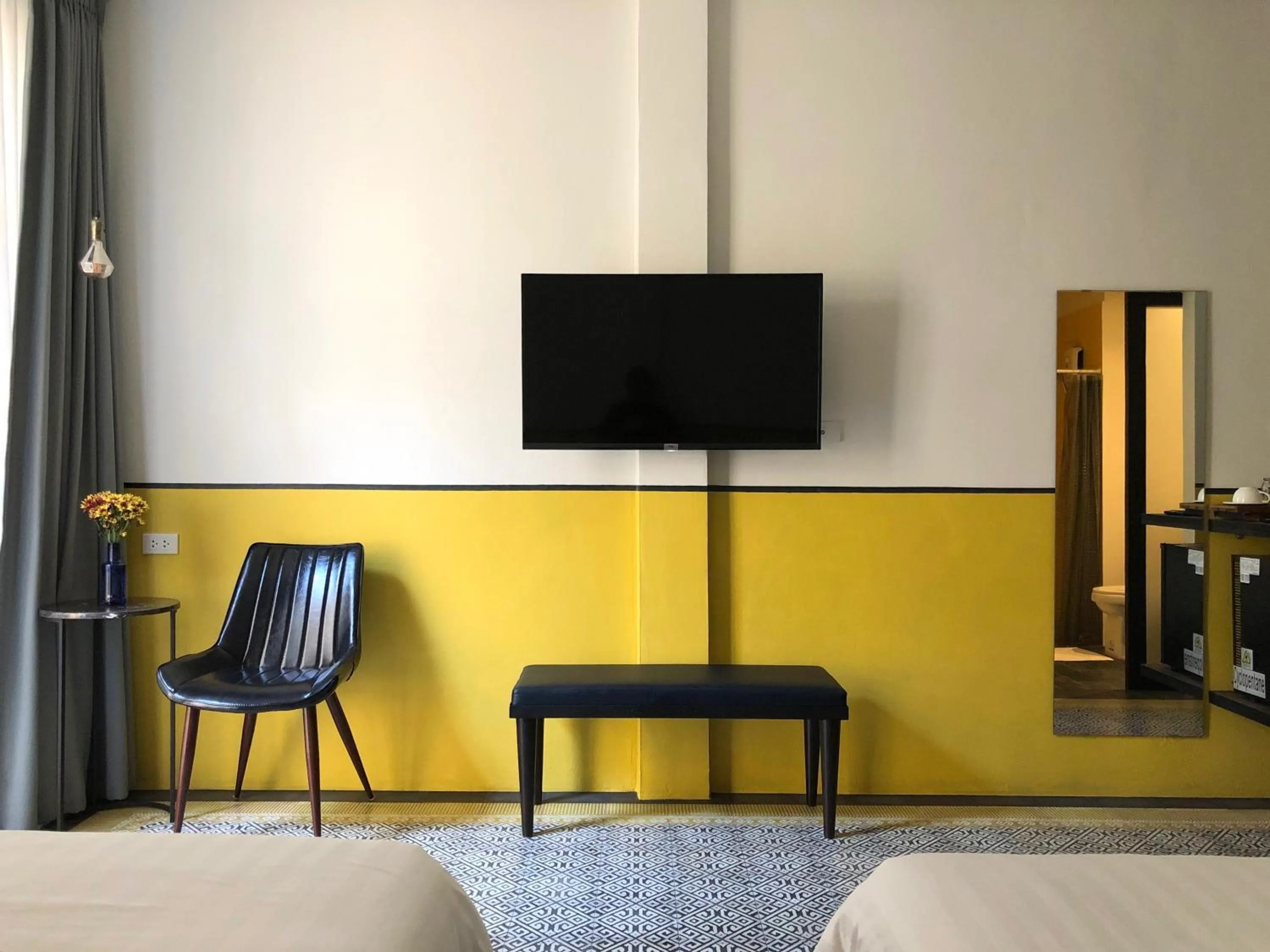 Bed in Goodnight Poshtel + Free Netflix