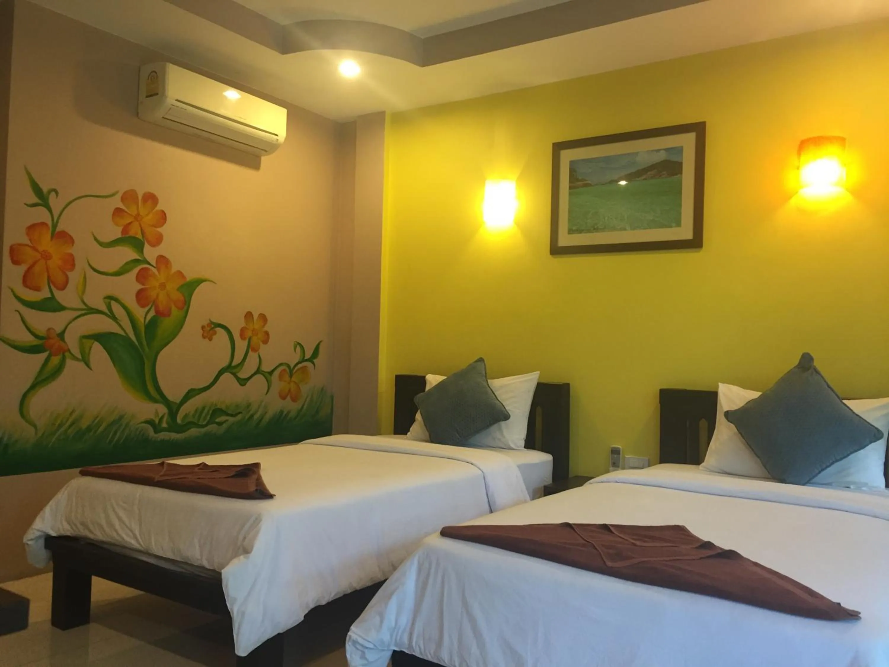 Decorative detail, Bed in Baan Suan Ta Hotel