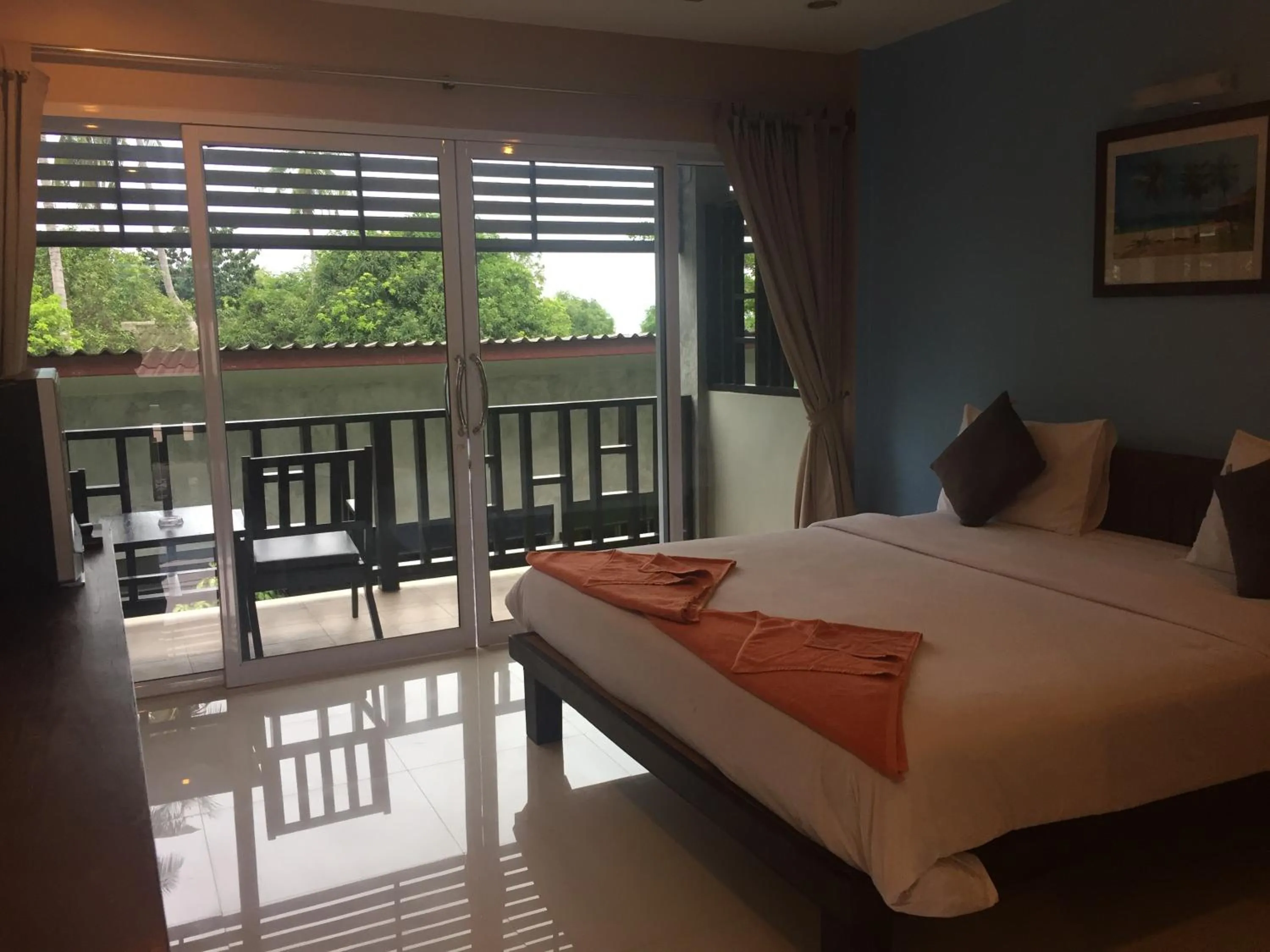 Balcony/Terrace, Bed in Baan Suan Ta Hotel