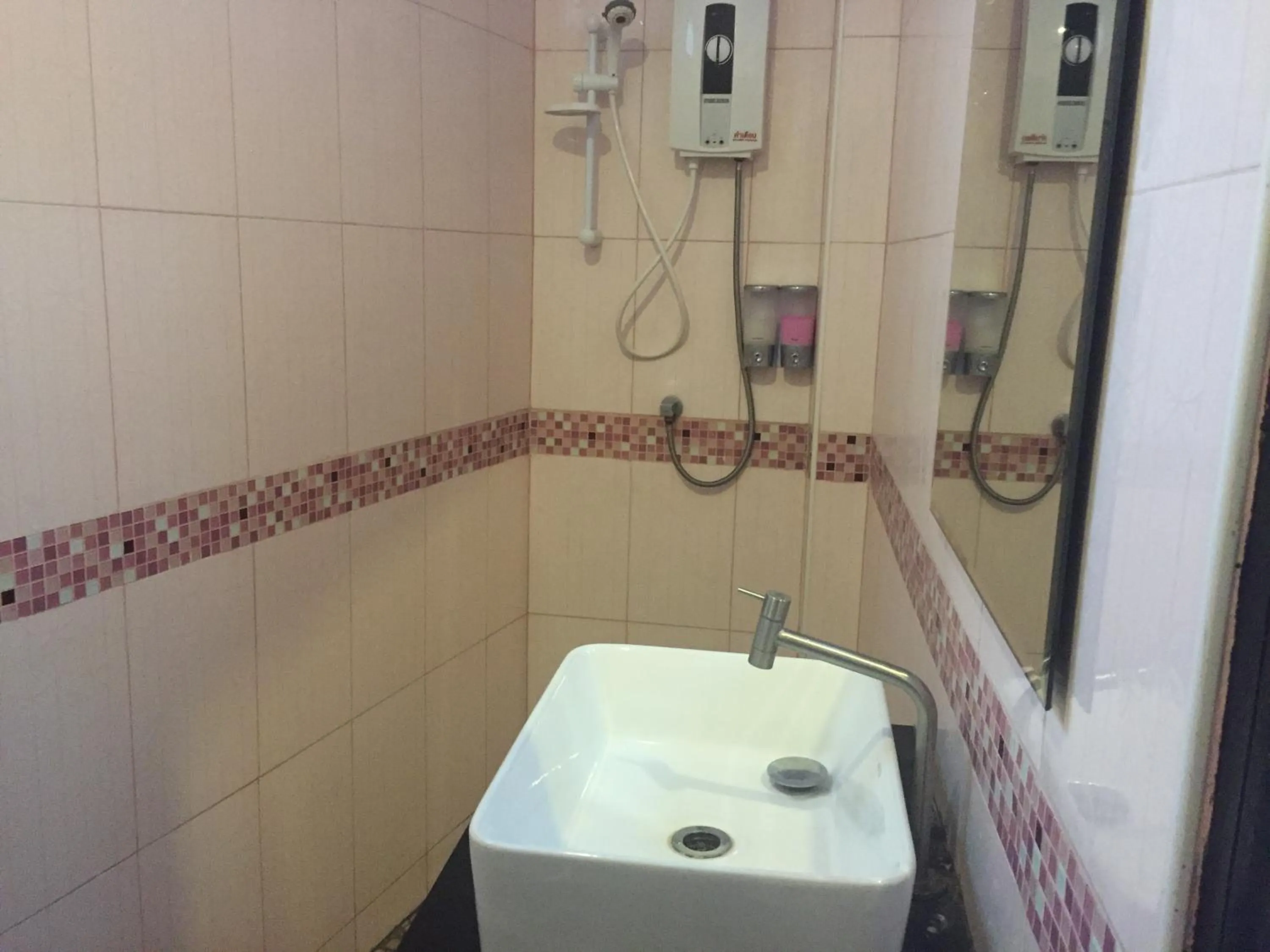 Toilet in Baan Suan Ta Hotel