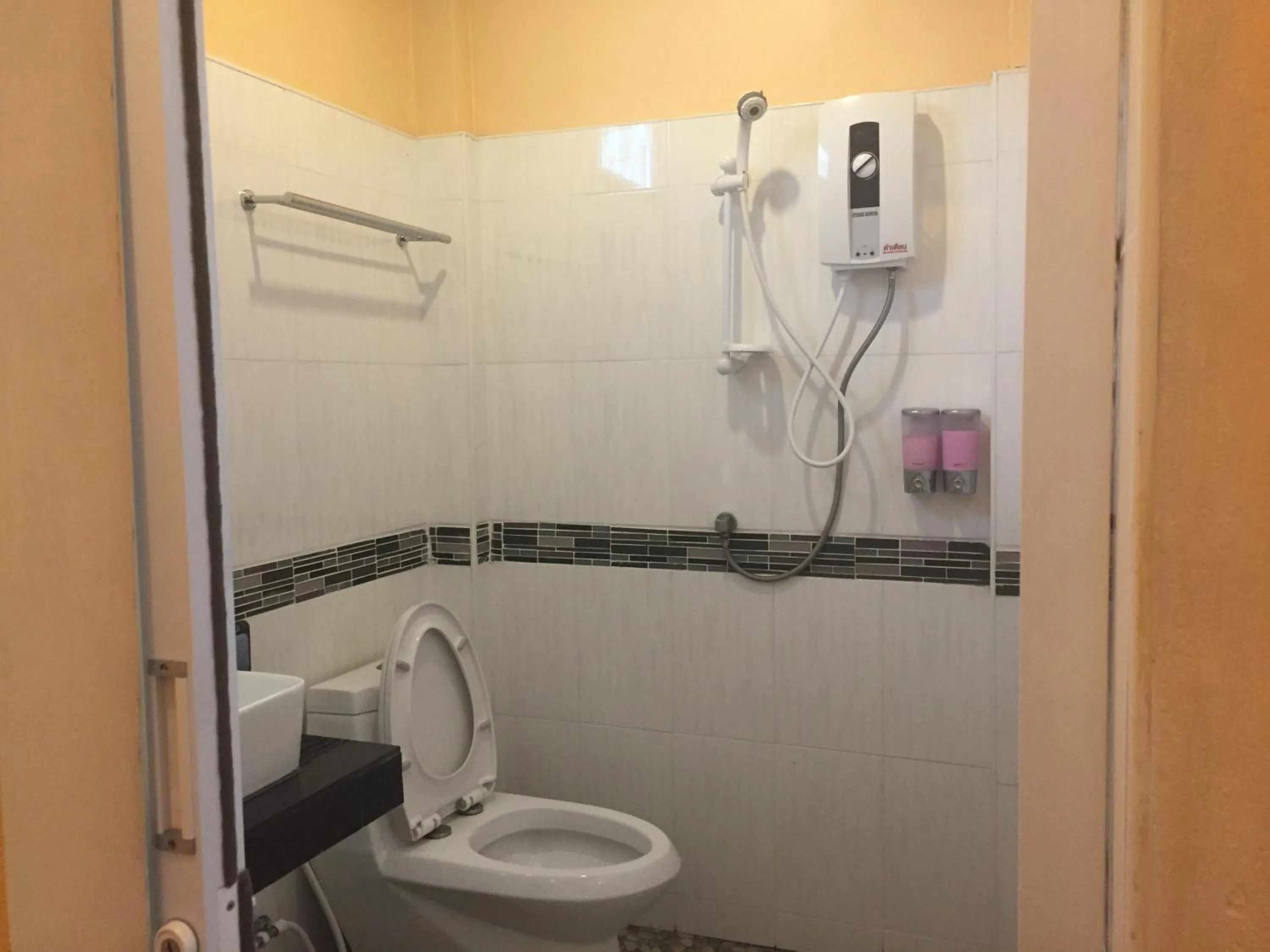 Toilet in Baan Suan Ta Hotel