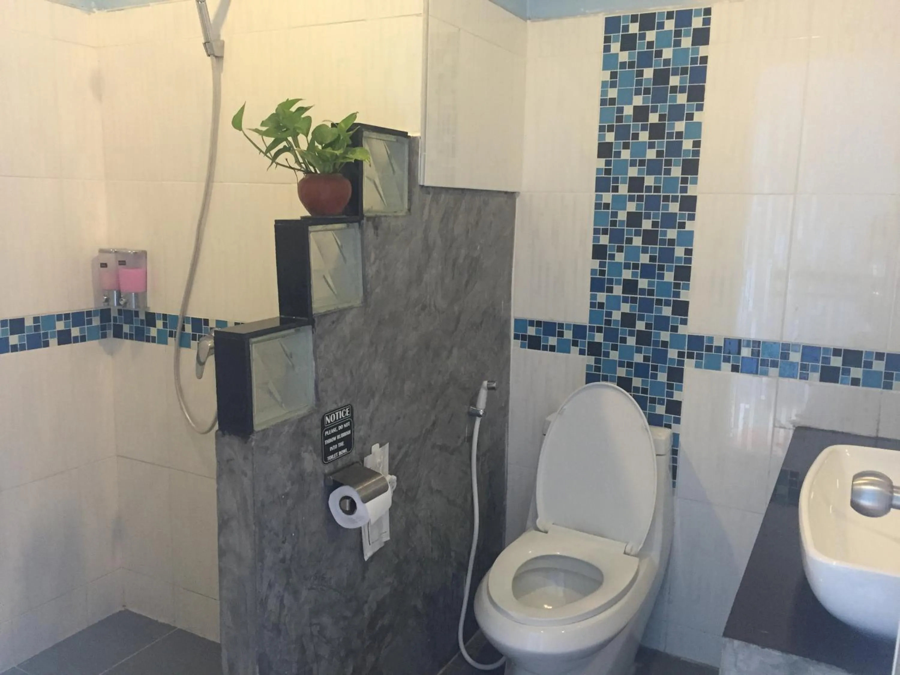 Toilet in Baan Suan Ta Hotel