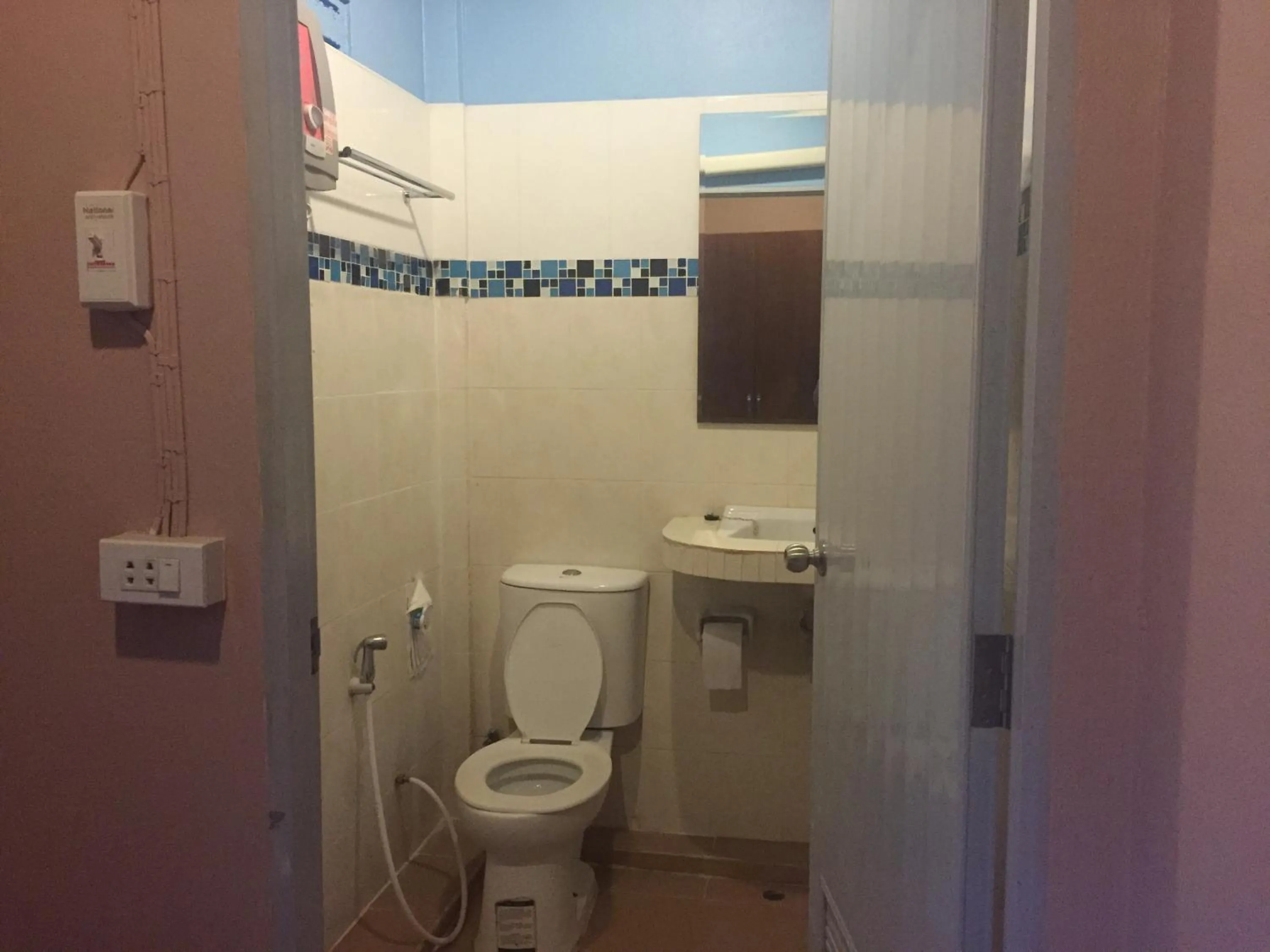 Shower in Baan Suan Ta Hotel