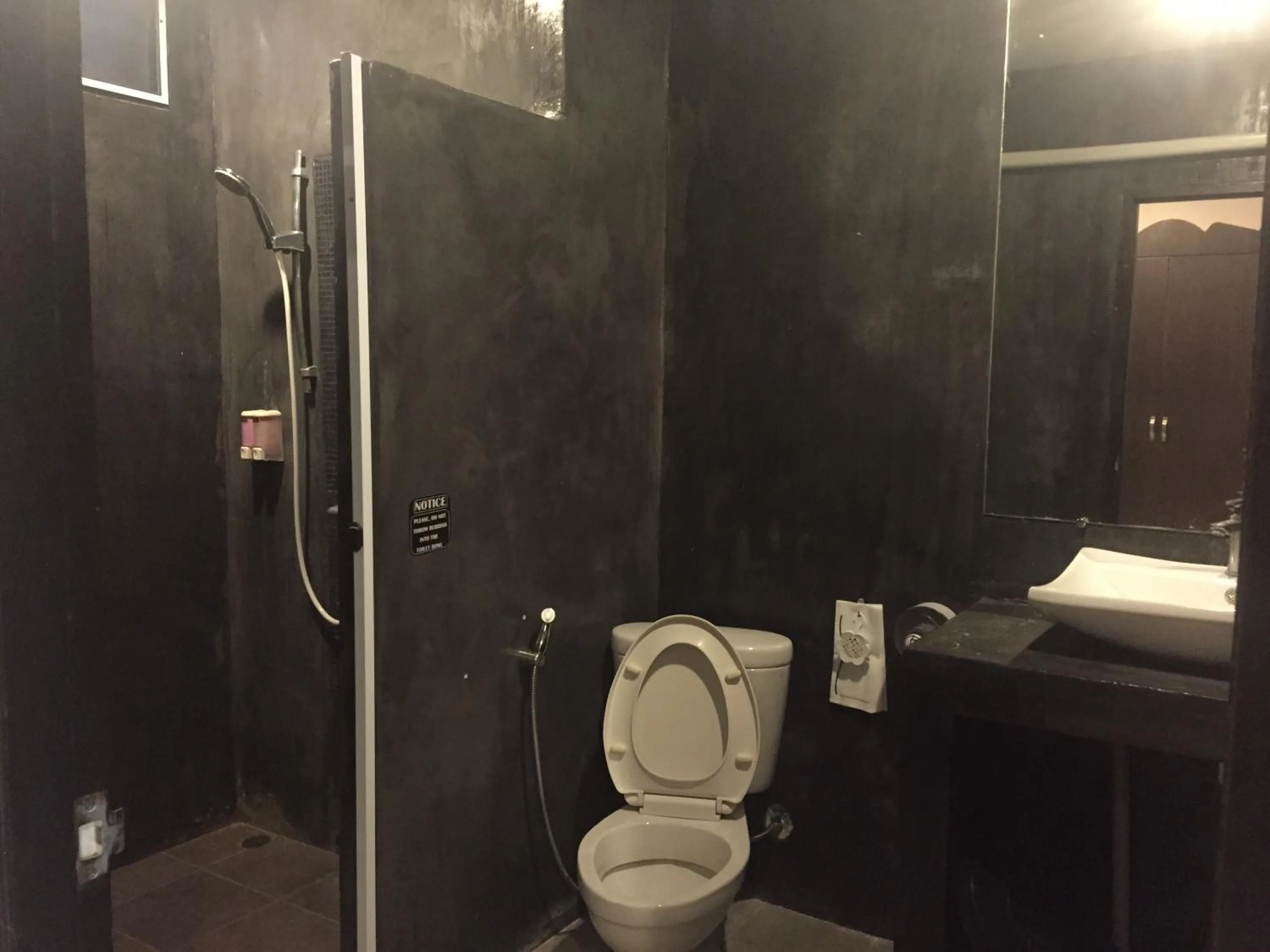 Shower in Baan Suan Ta Hotel