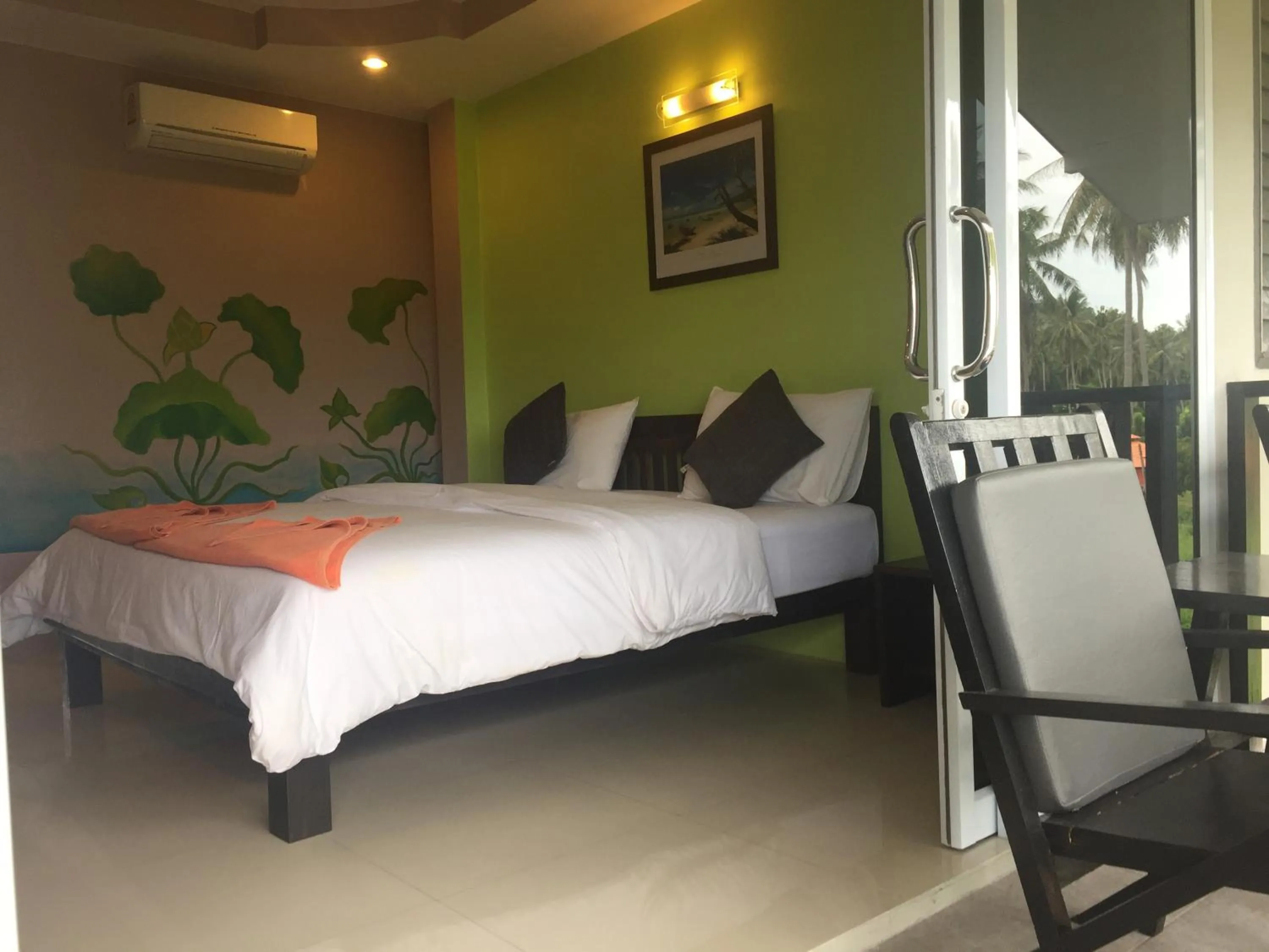 Bed in Baan Suan Ta Hotel