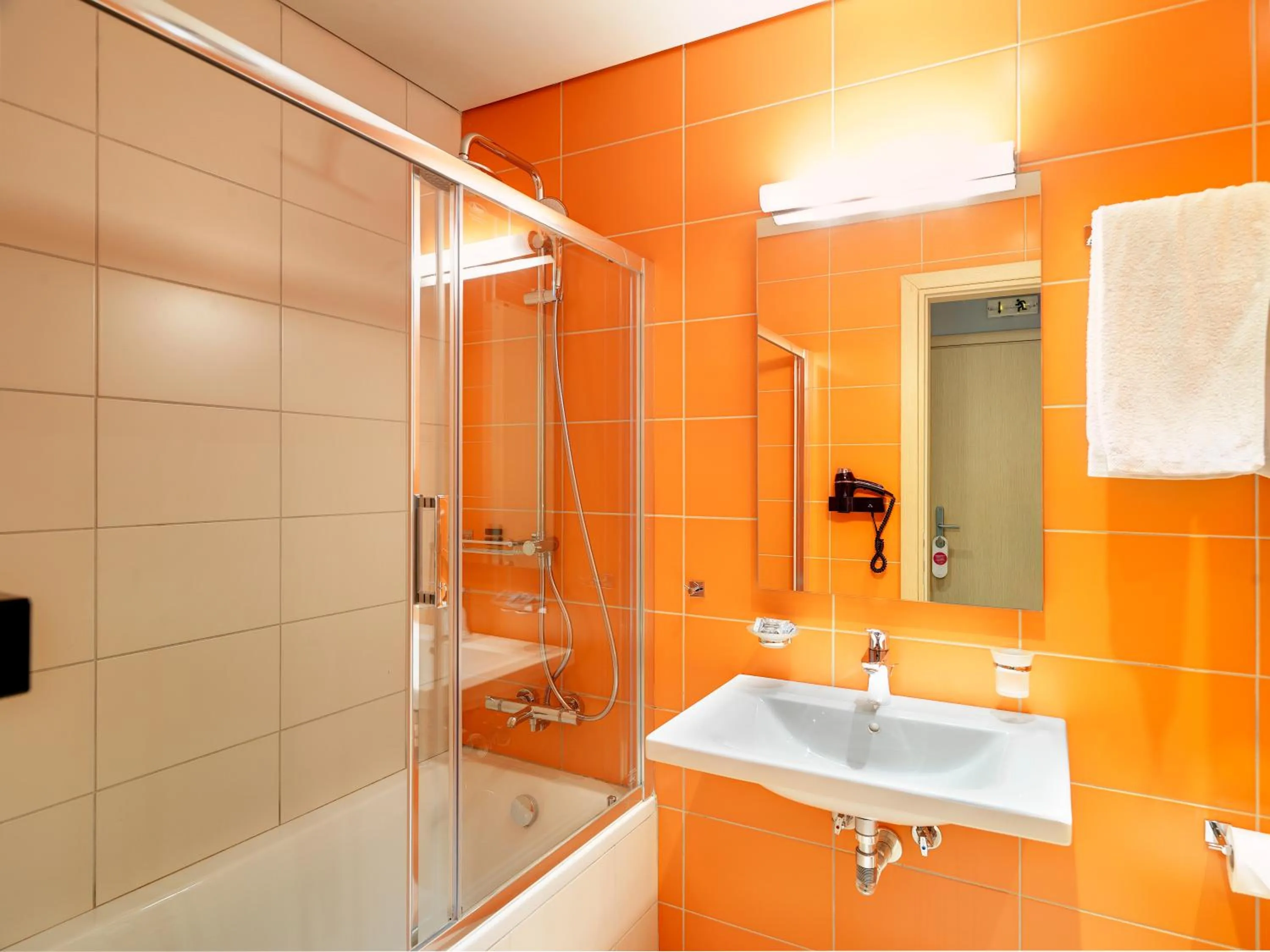 Shower in Phidias Piraeus Hotel