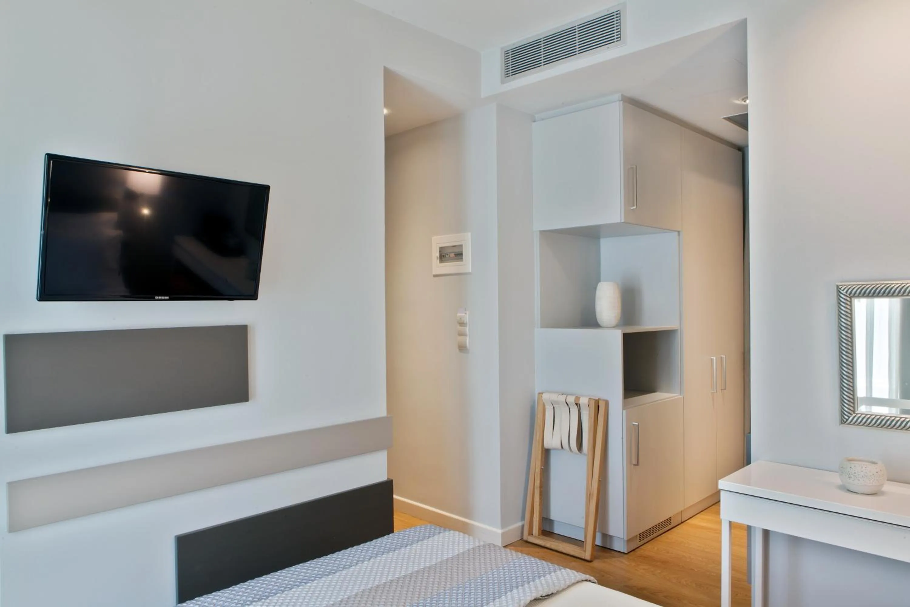 TV and multimedia, Bed in Phidias Piraeus Hotel