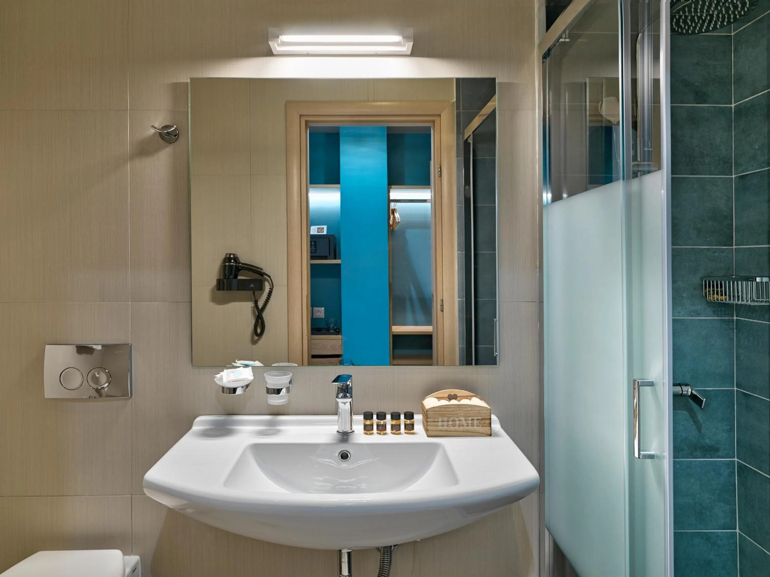 Shower in Phidias Piraeus Hotel