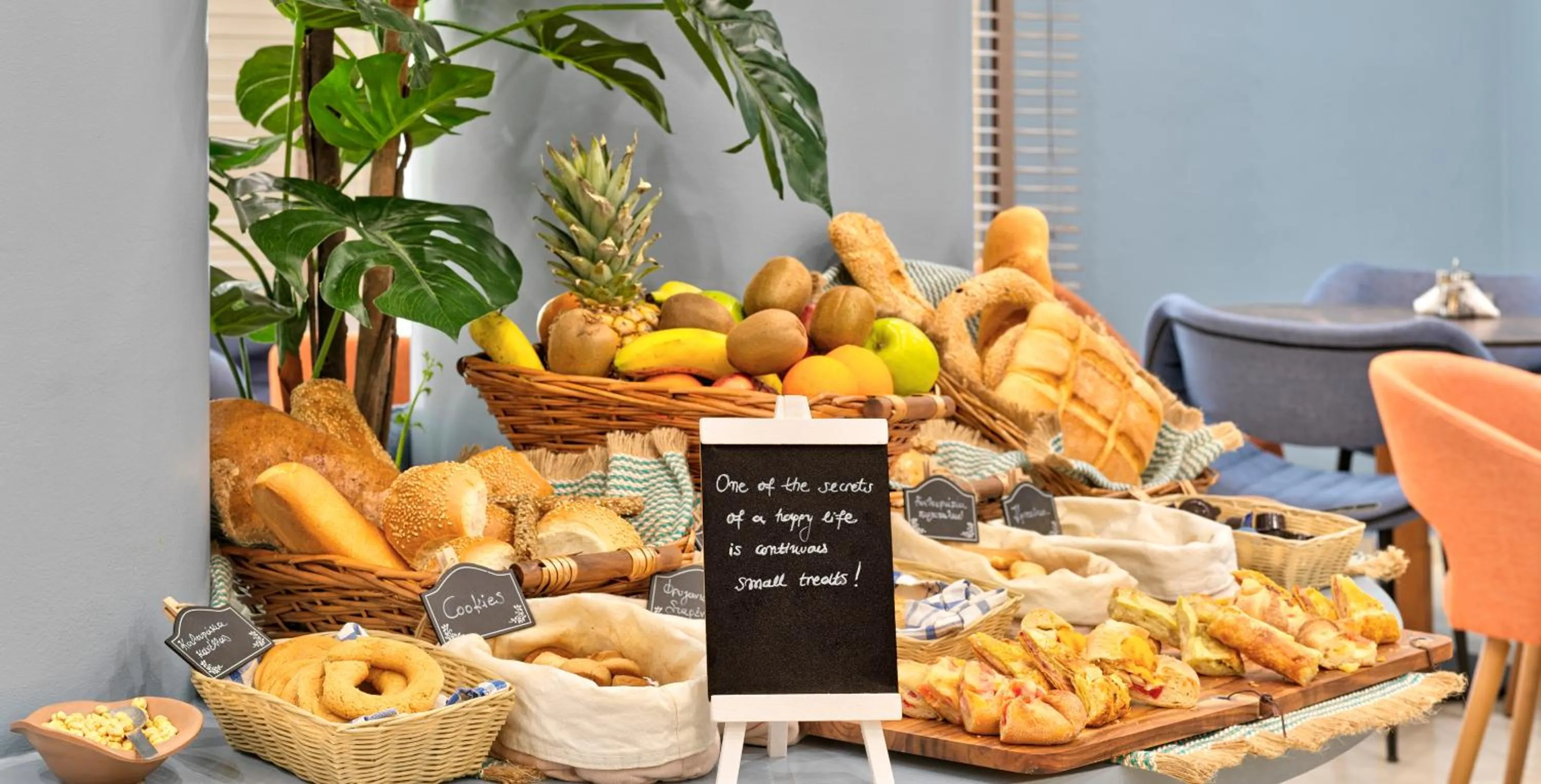 Food and drinks in Phidias Piraeus Hotel