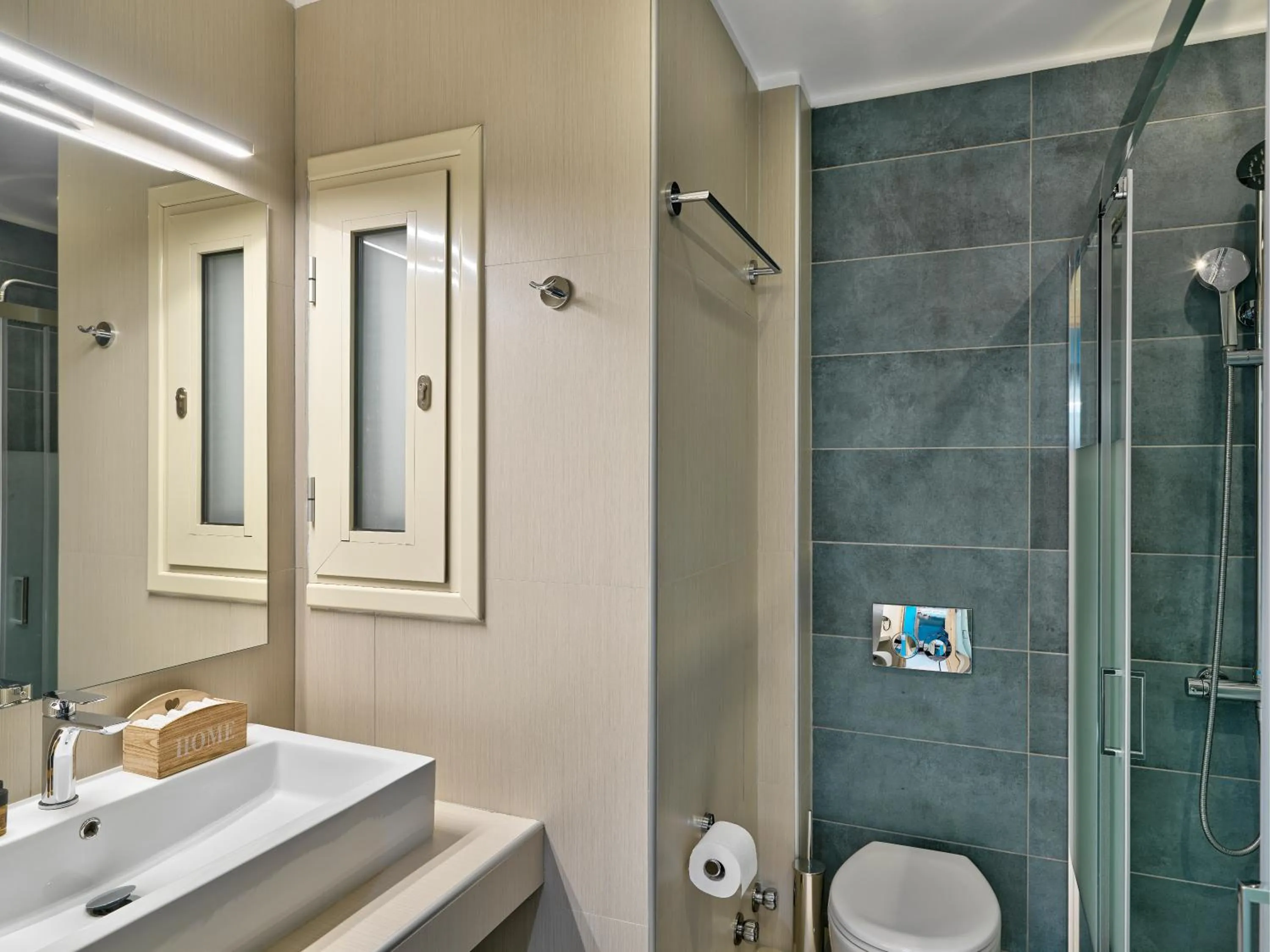 Shower in Phidias Piraeus Hotel