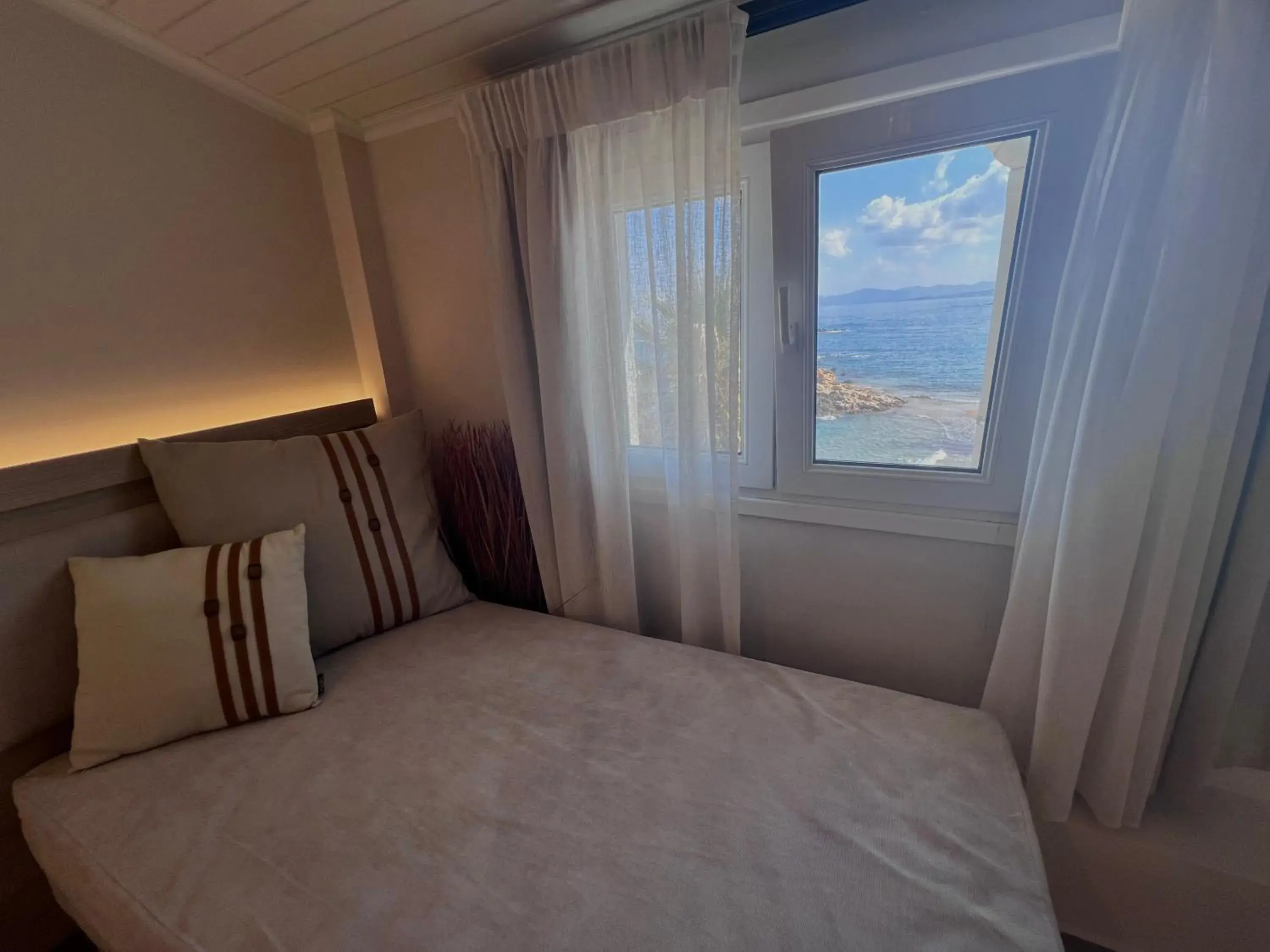 Studio with Sea View - Attic in Sea Breeze Studio with Sea View - Attic in Sea Breeze